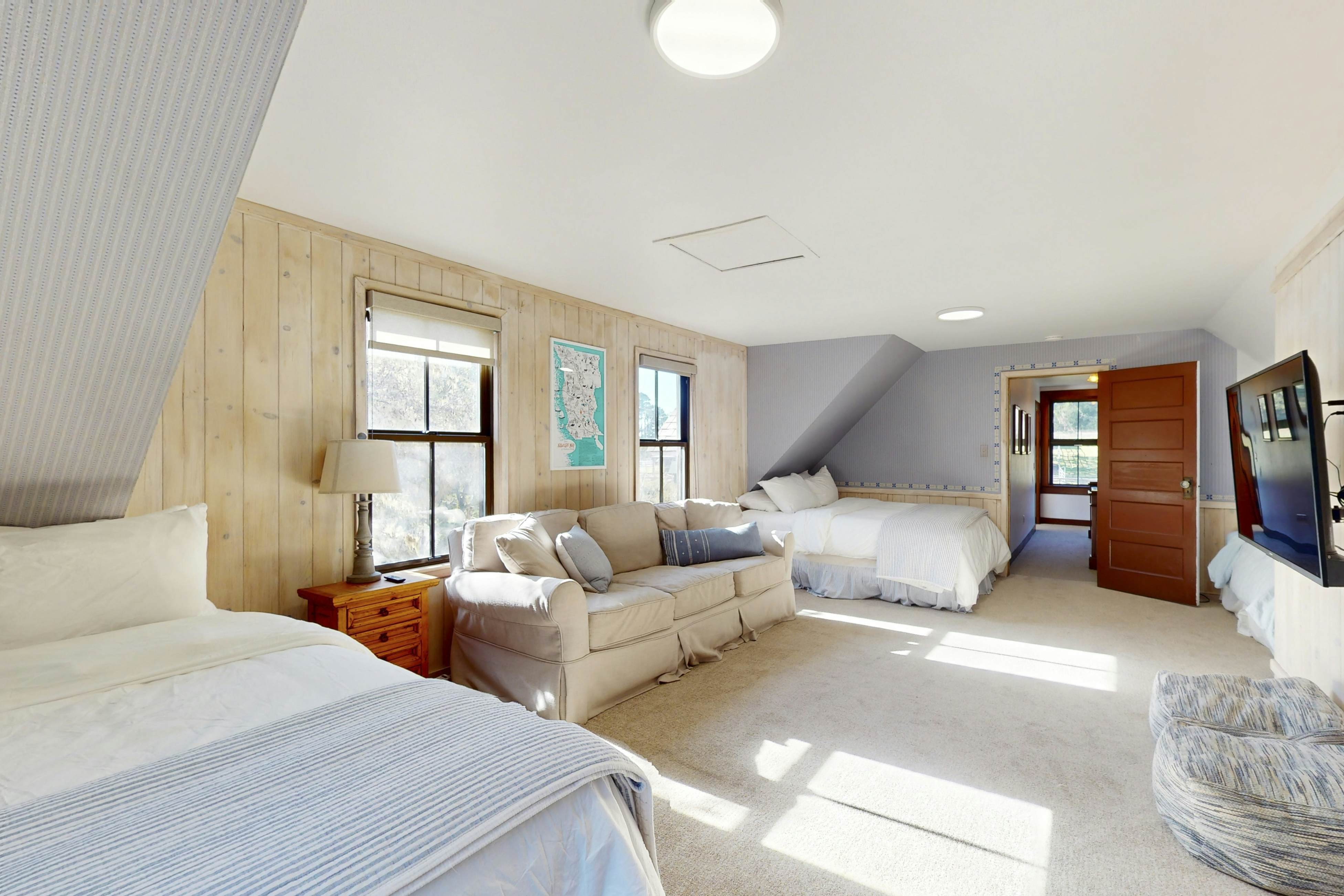 Mendocino Lodge with Hot Tub and Fireplace