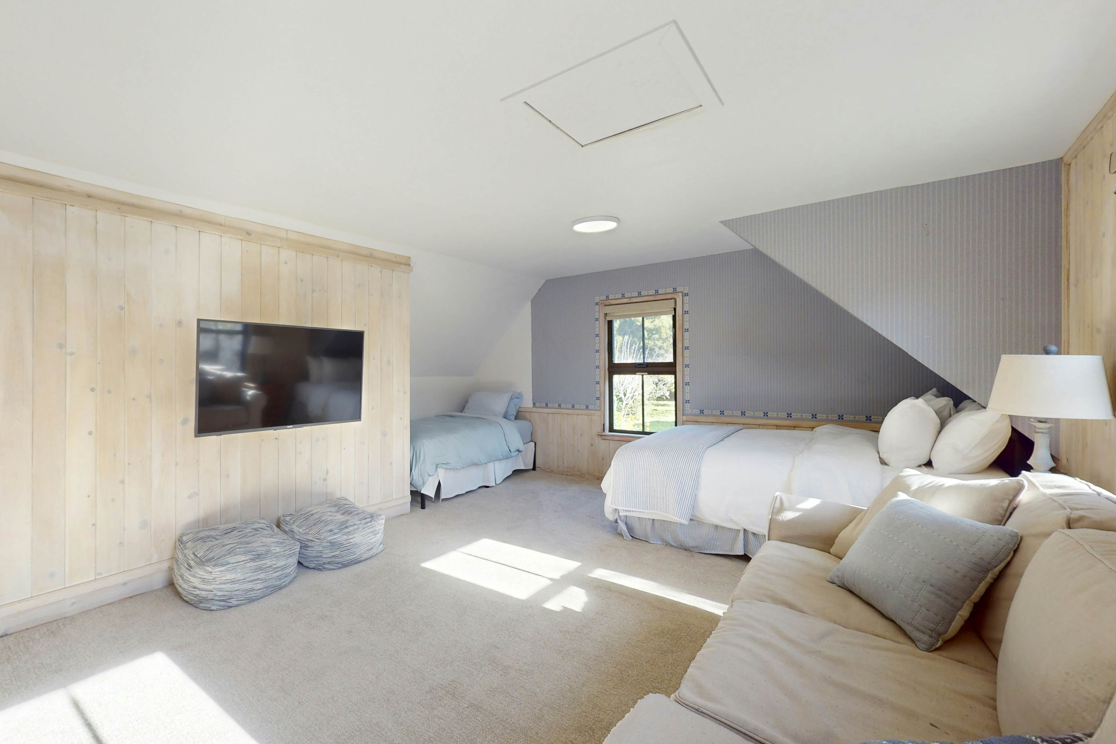 Mendocino Lodge with Hot Tub and Fireplace