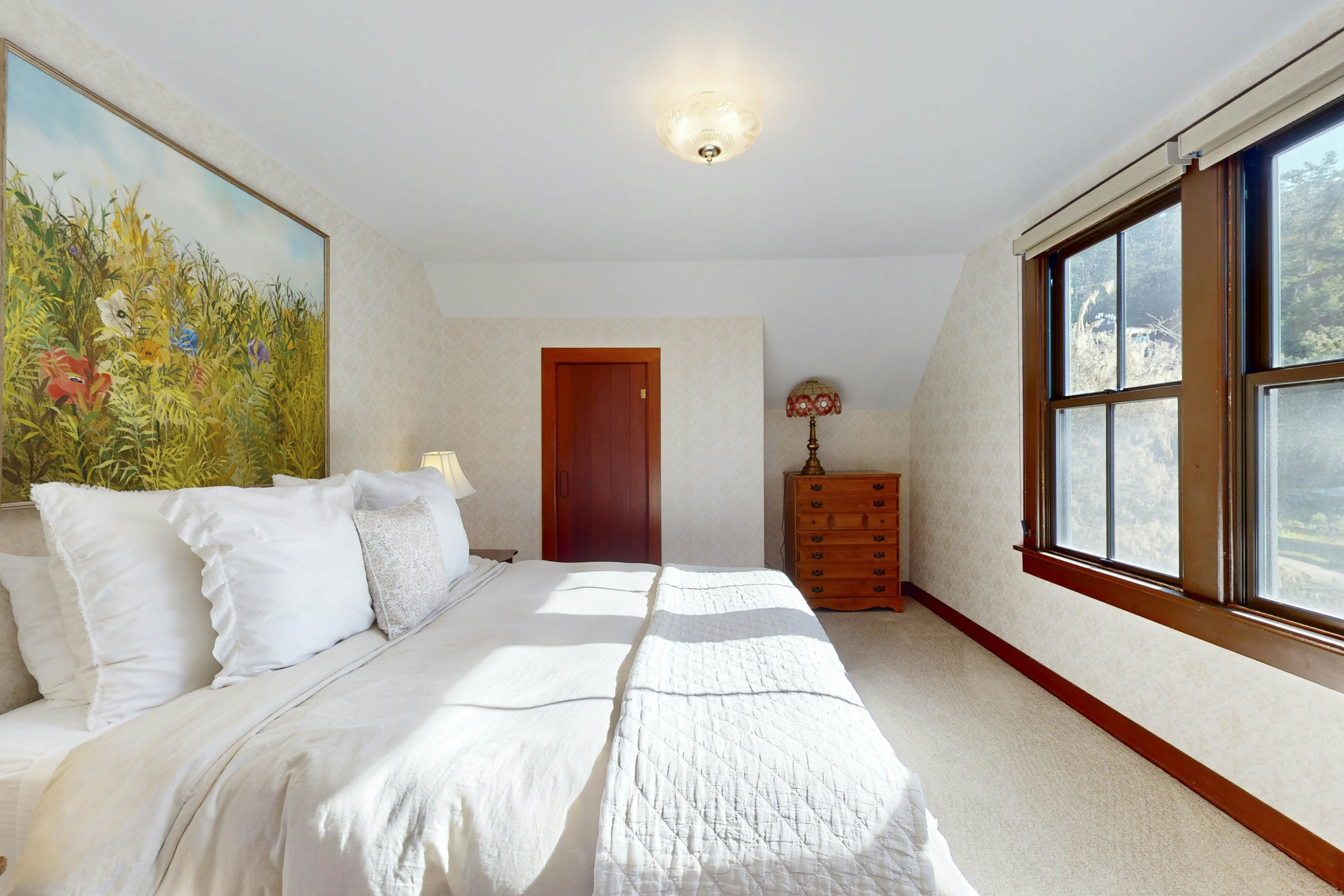 Mendocino Lodge with Hot Tub and Fireplace