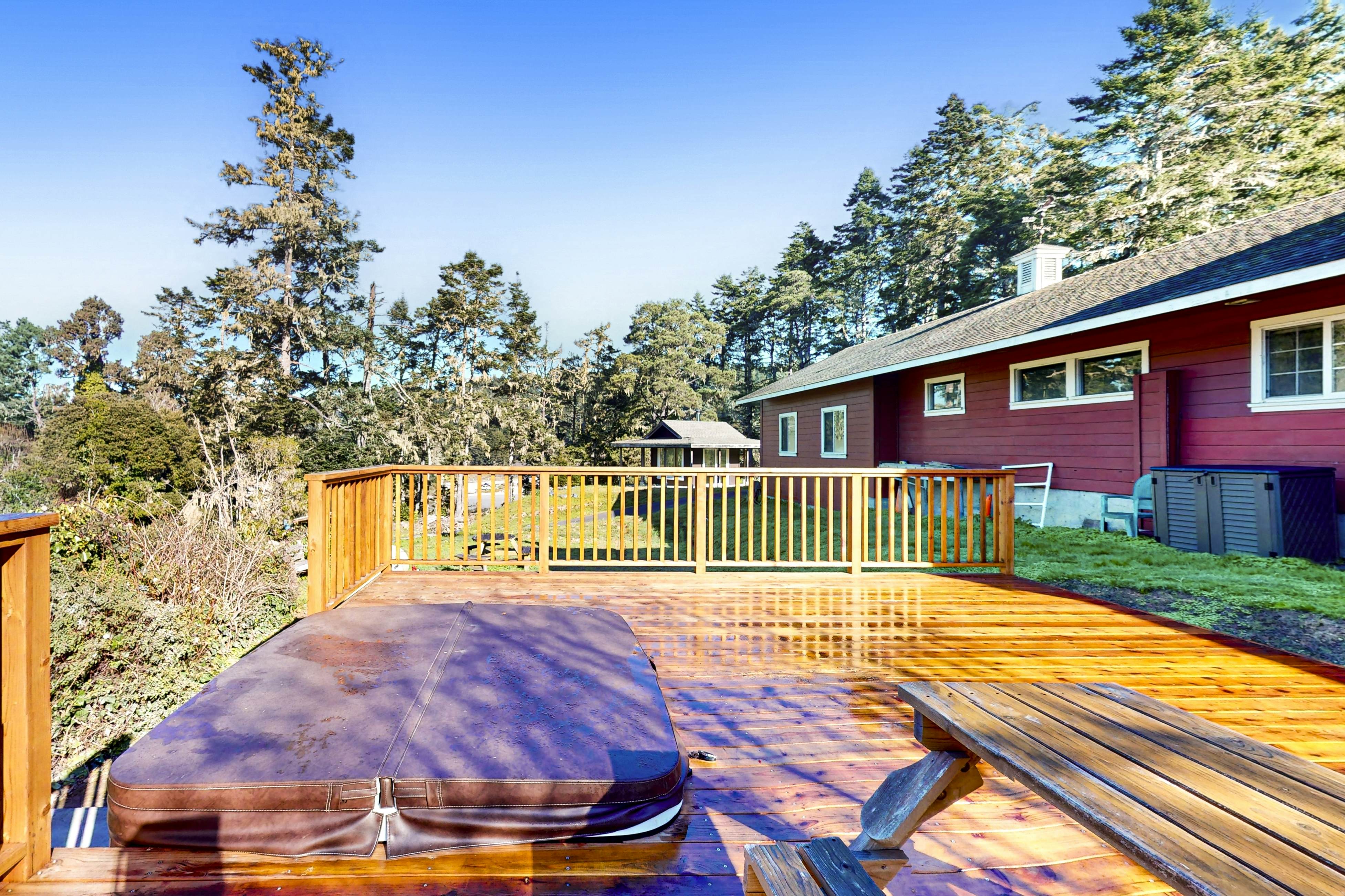 Mendocino Lodge with Hot Tub and Fireplace