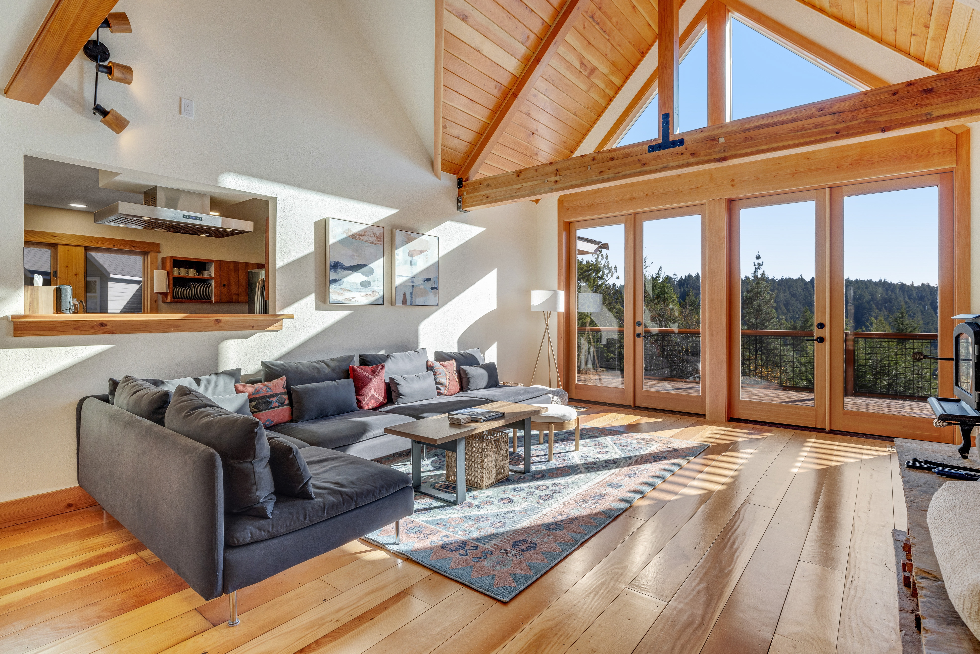 Expansive retreat with ridge top views & hot tub
