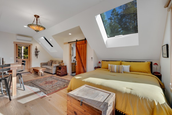 Albion Getaway - Ridge Views, Hiking & Game Lounge