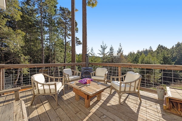 Albion Getaway - Ridge Views, Hiking & Game Lounge