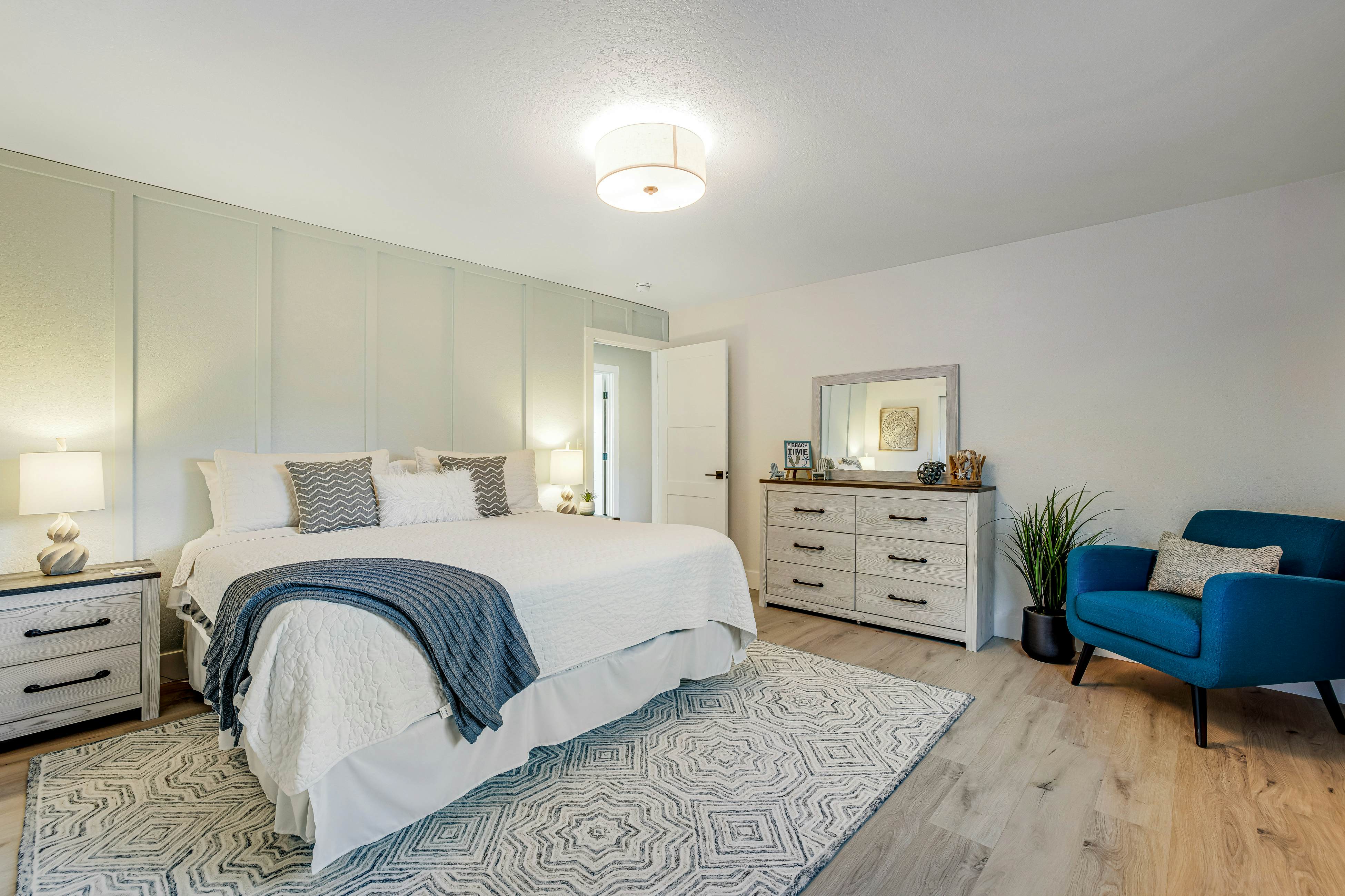 Stylish House with Ocean Views, Hot Tub, Game Room