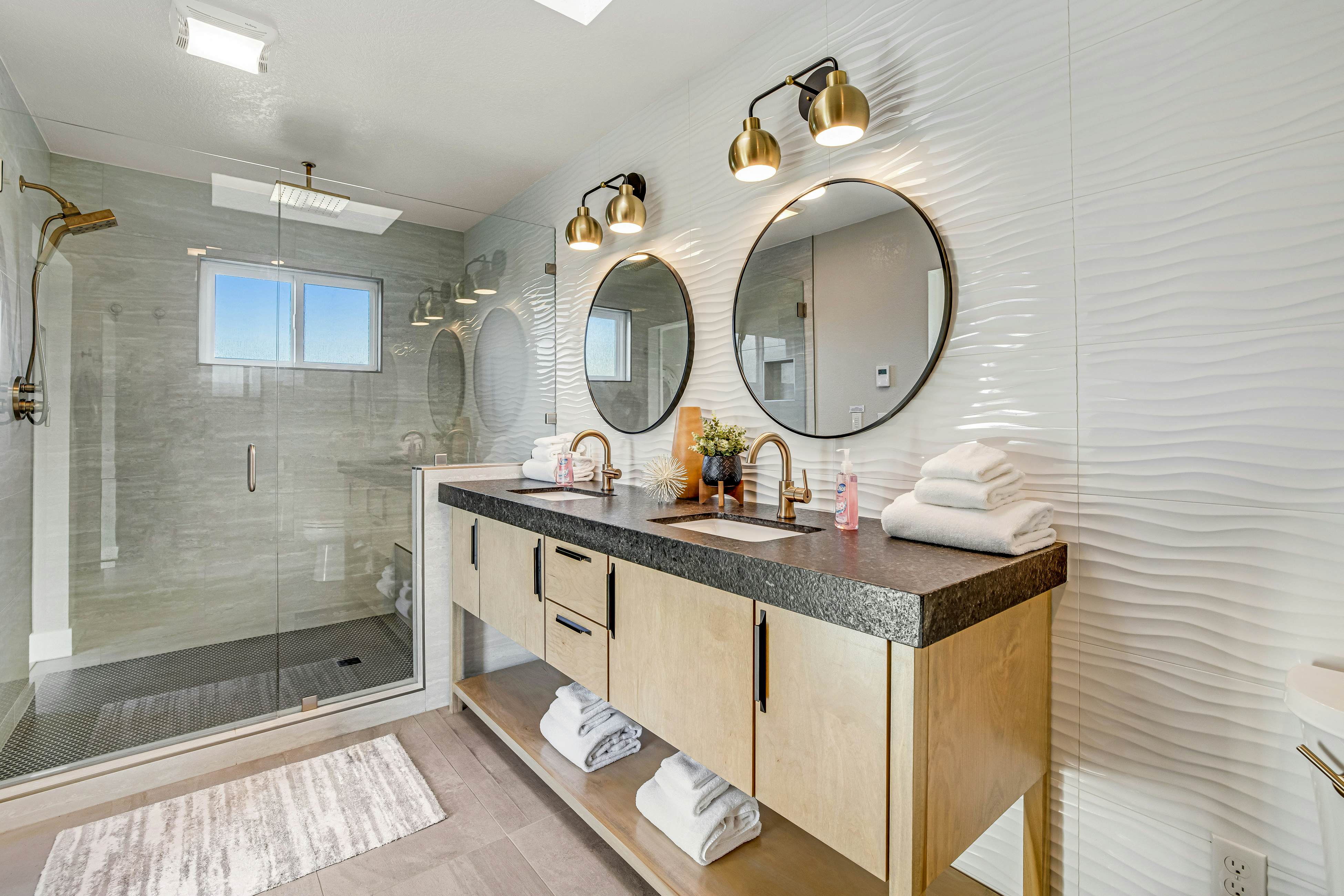 Stylish House with Ocean Views, Hot Tub, Game Room