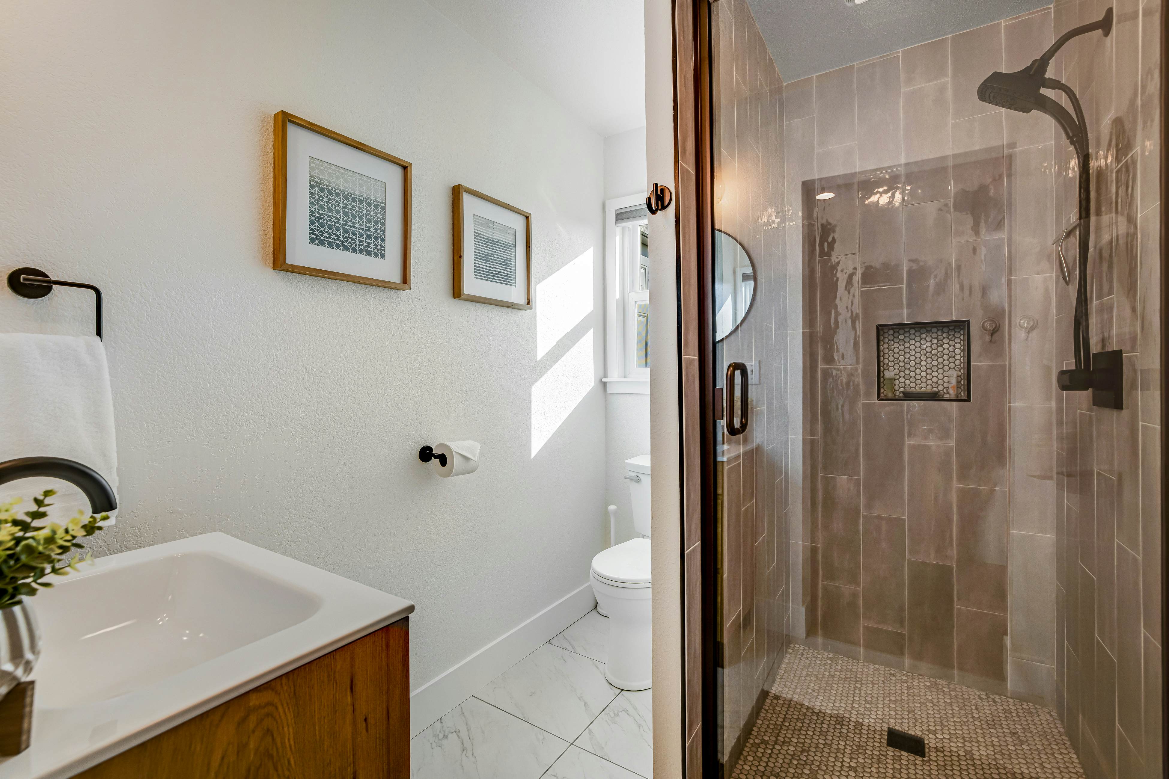 Stylish House with Ocean Views, Hot Tub, Game Room