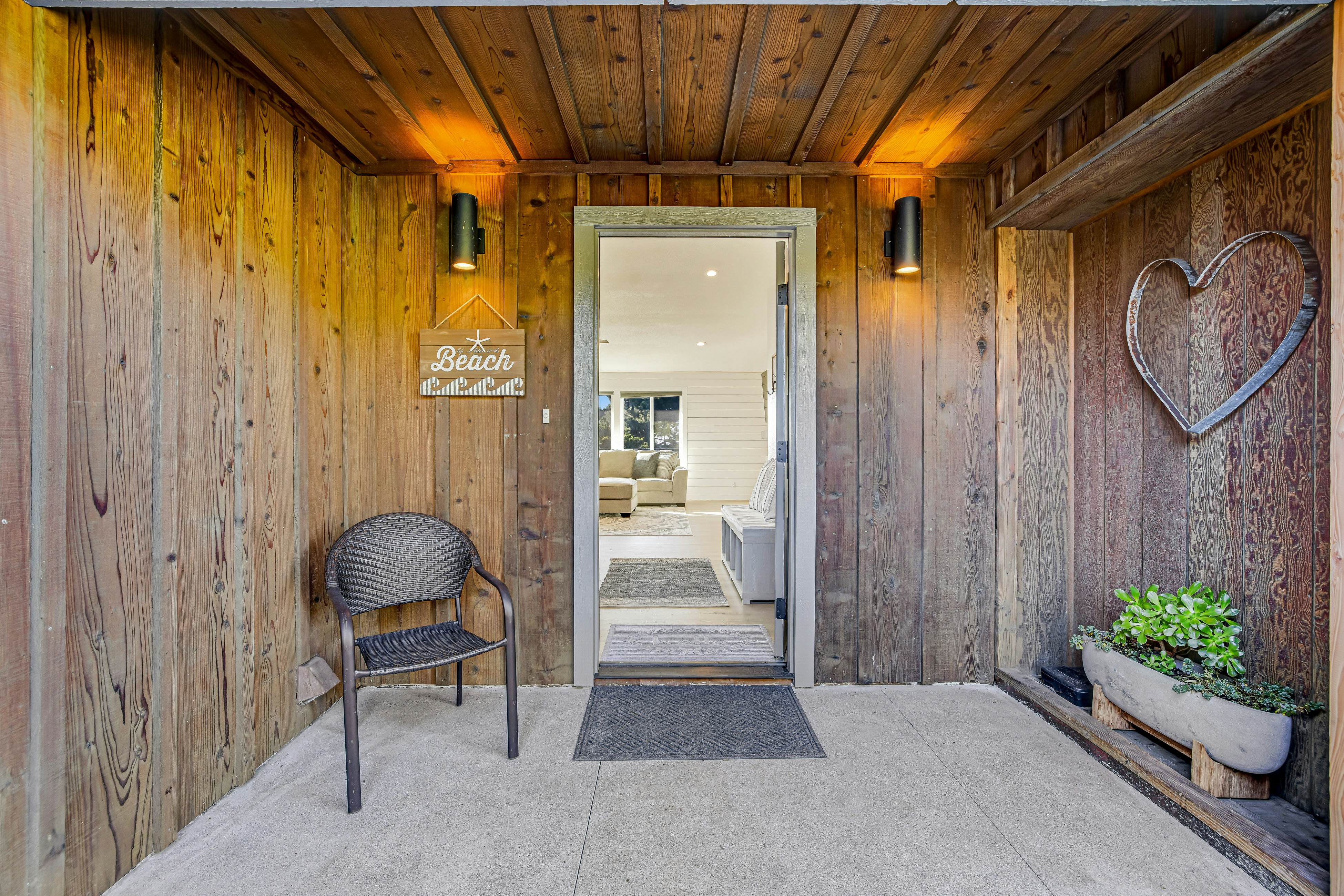 Stylish House with Ocean Views, Hot Tub, Game Room