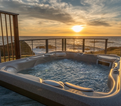 Spectacular Oceanfront Studio with Hot Tub & Loft