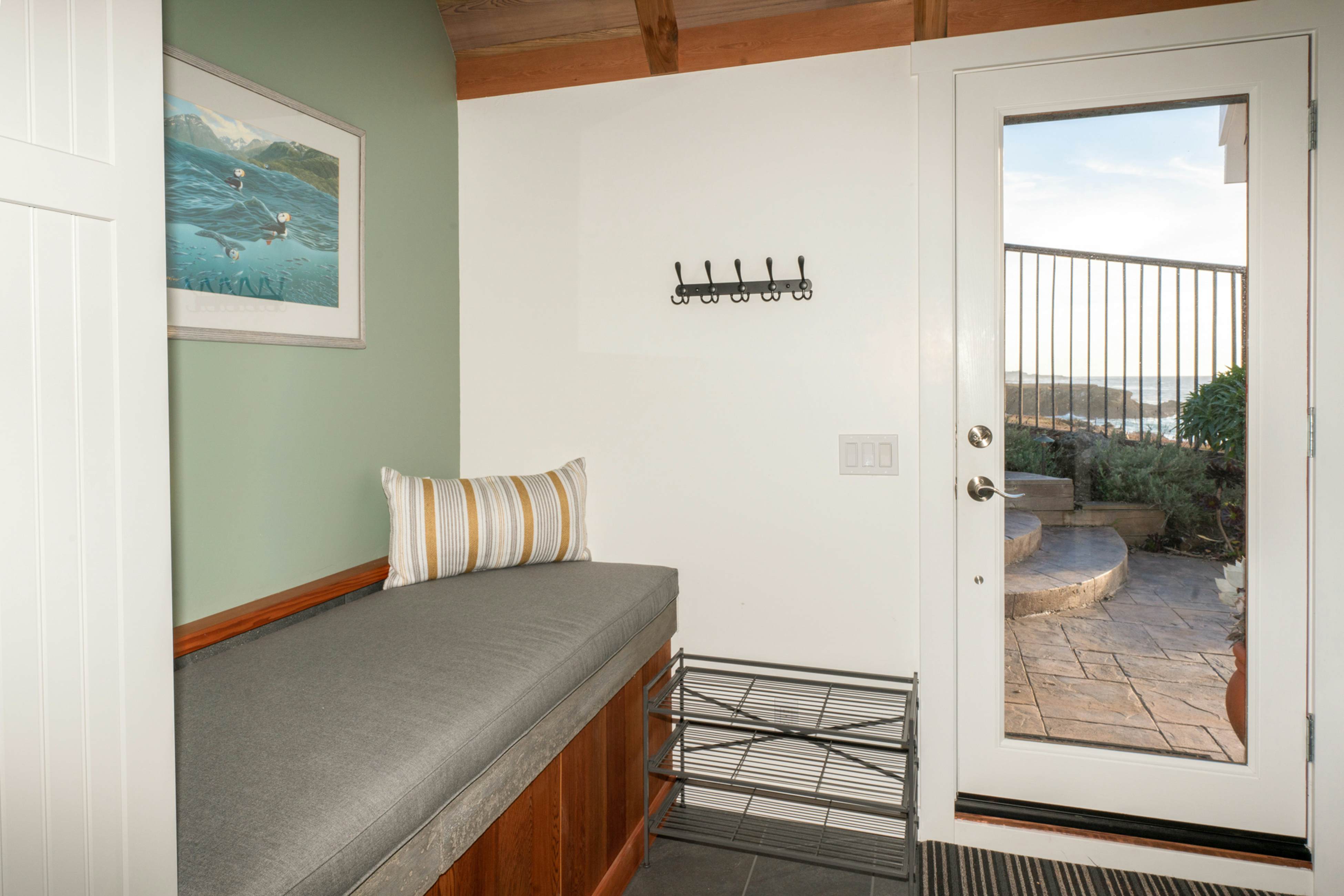 Spectacular Oceanfront Studio with Hot Tub & Loft