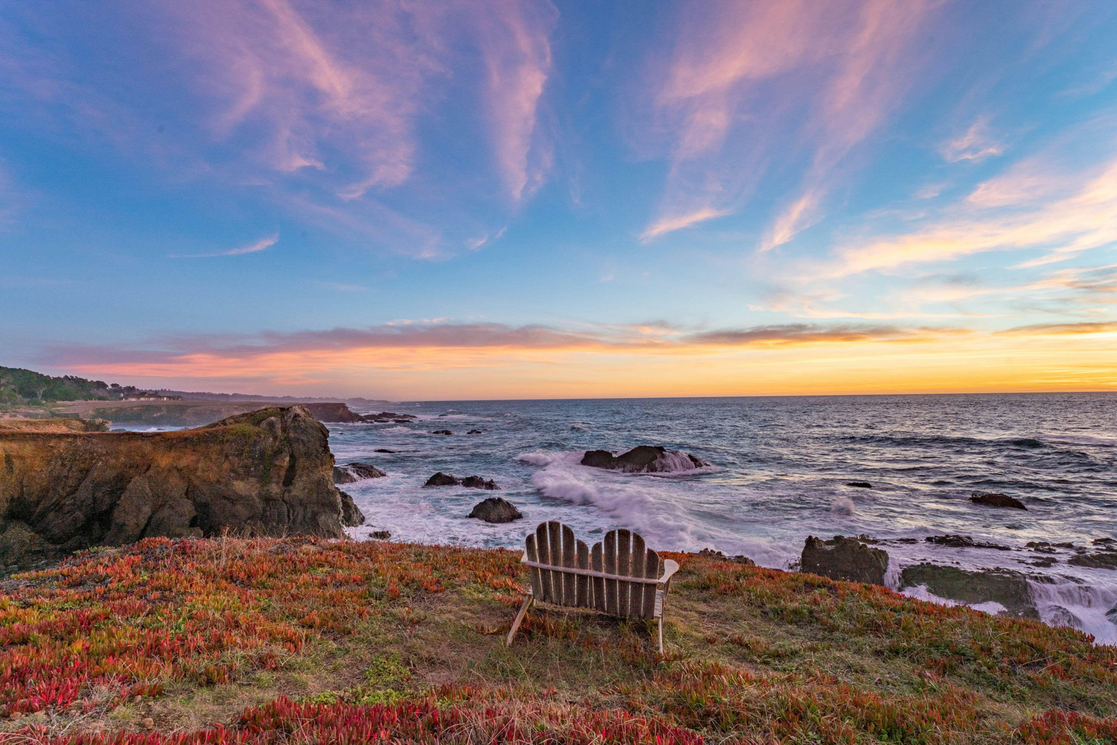Spectacular Oceanfront Studio with Hot Tub & Loft
