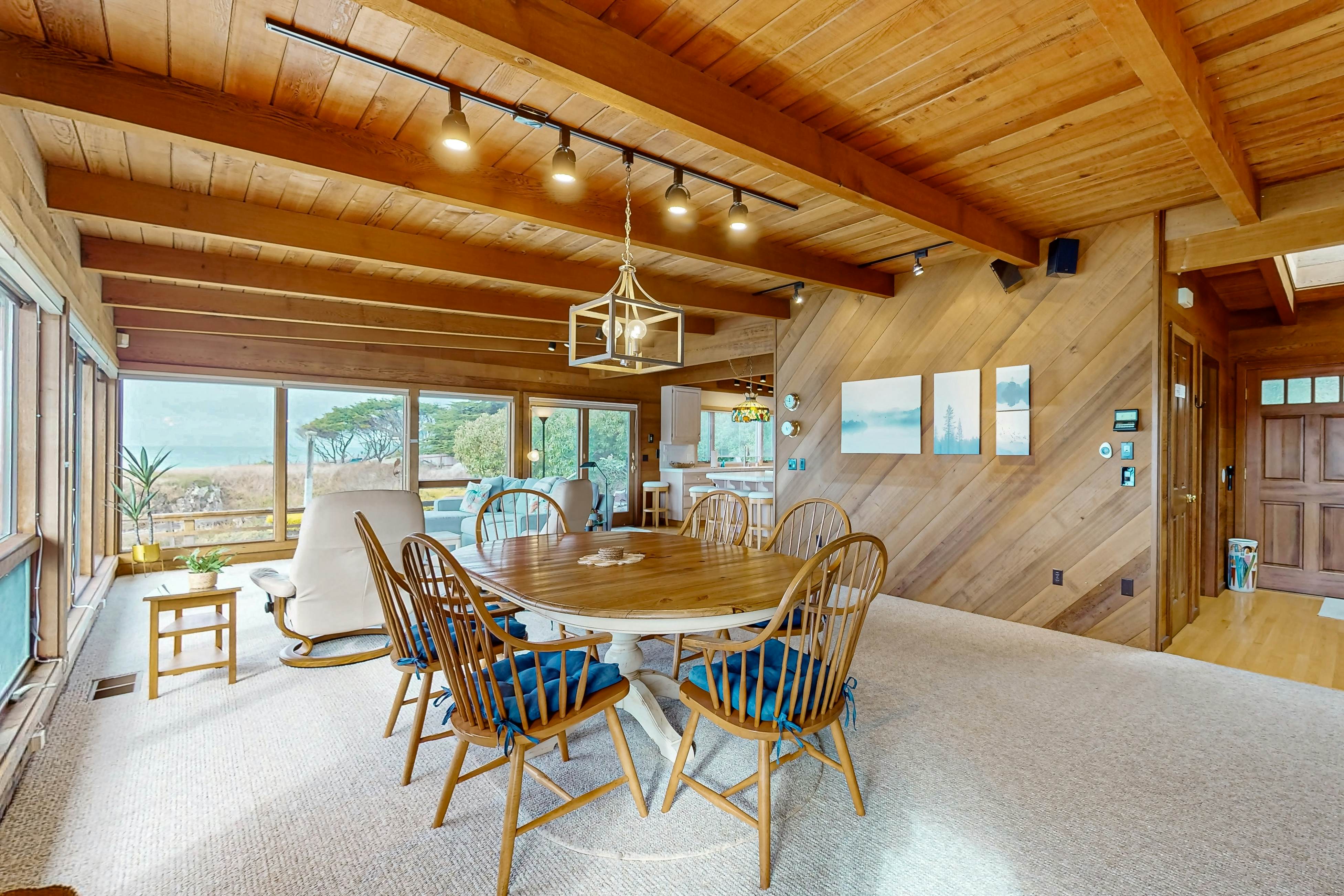 Oceanfront Haven: Beach Access, Views & Deck