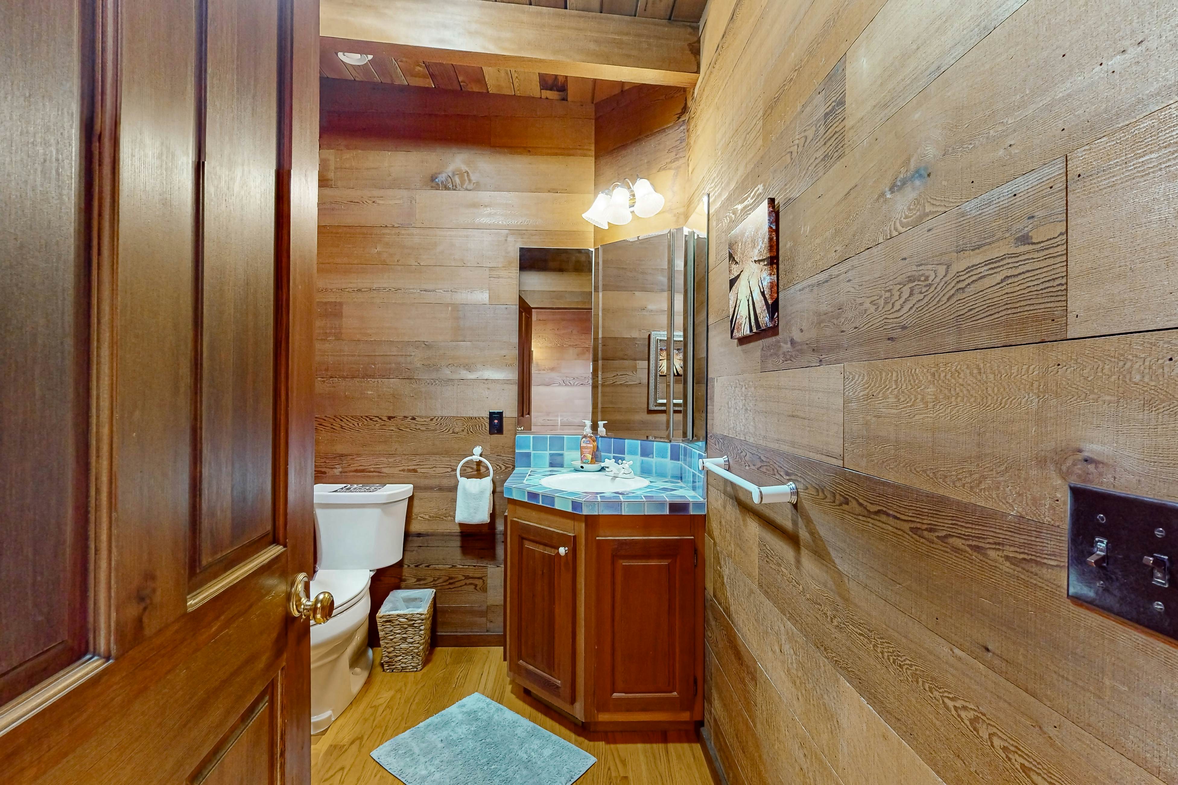 Oceanfront Haven: Beach Access, Views & Deck