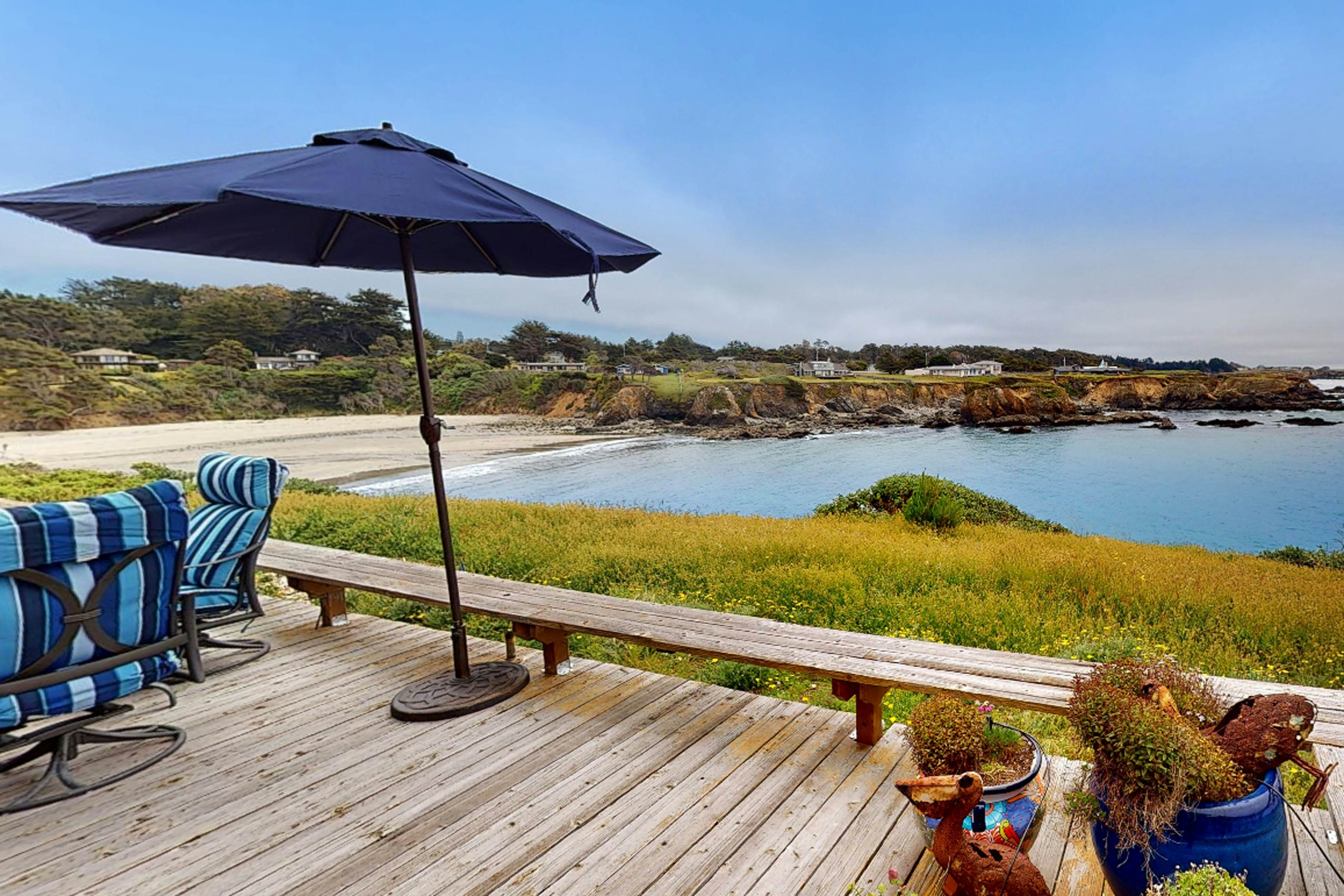 Oceanfront Haven: Beach Access, Views & Deck
