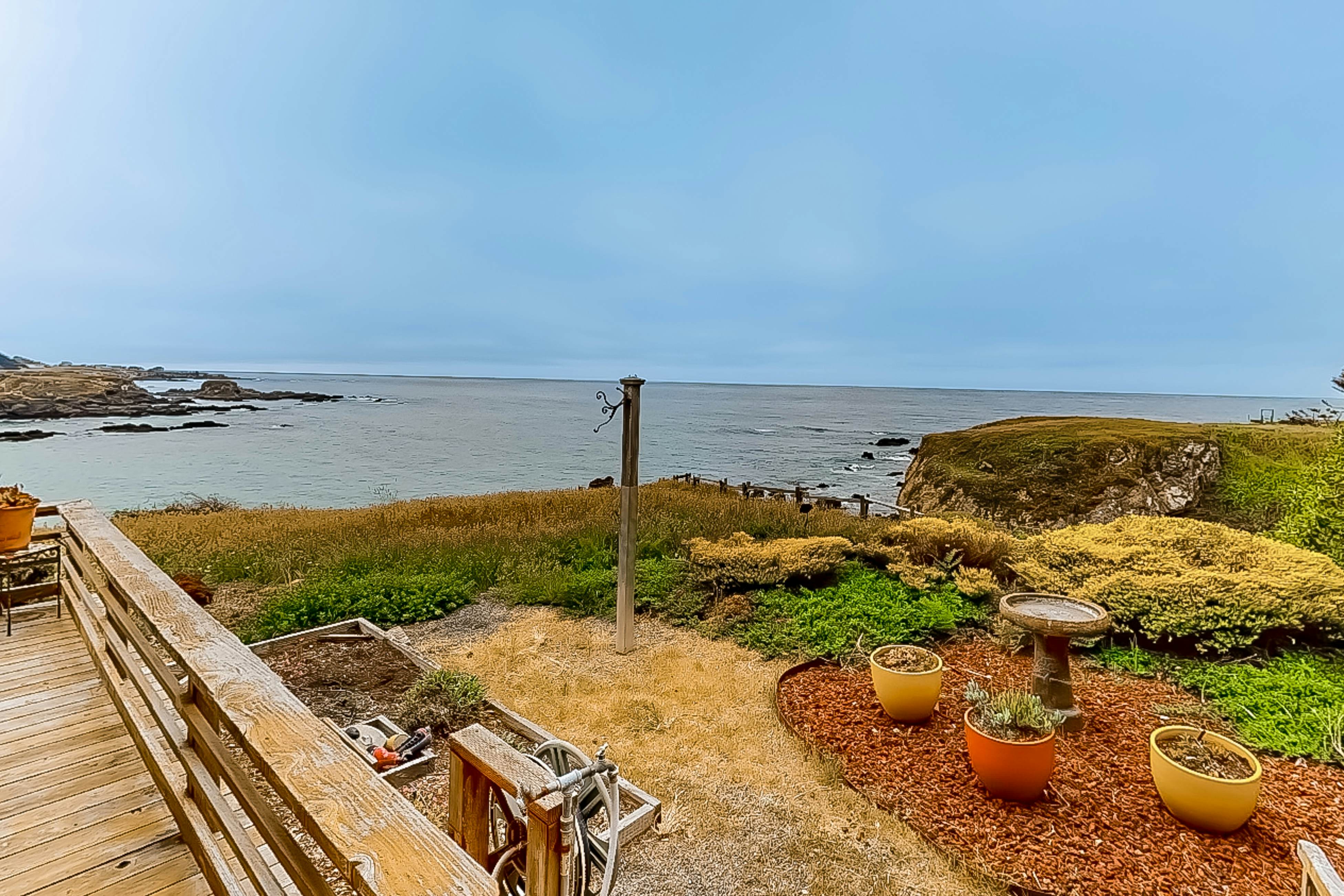 Oceanfront Haven: Beach Access, Views & Deck