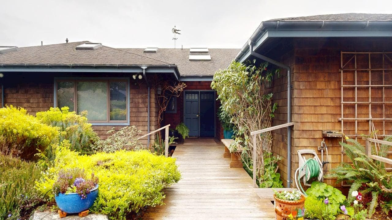 Oceanfront Haven with Beach Access, Views & Deck