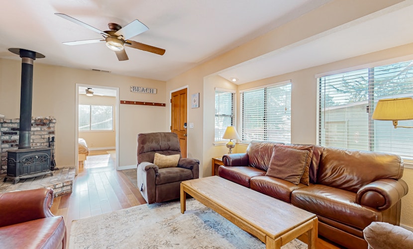 Fort Bragg Hideaway with Hot Tub & Grill