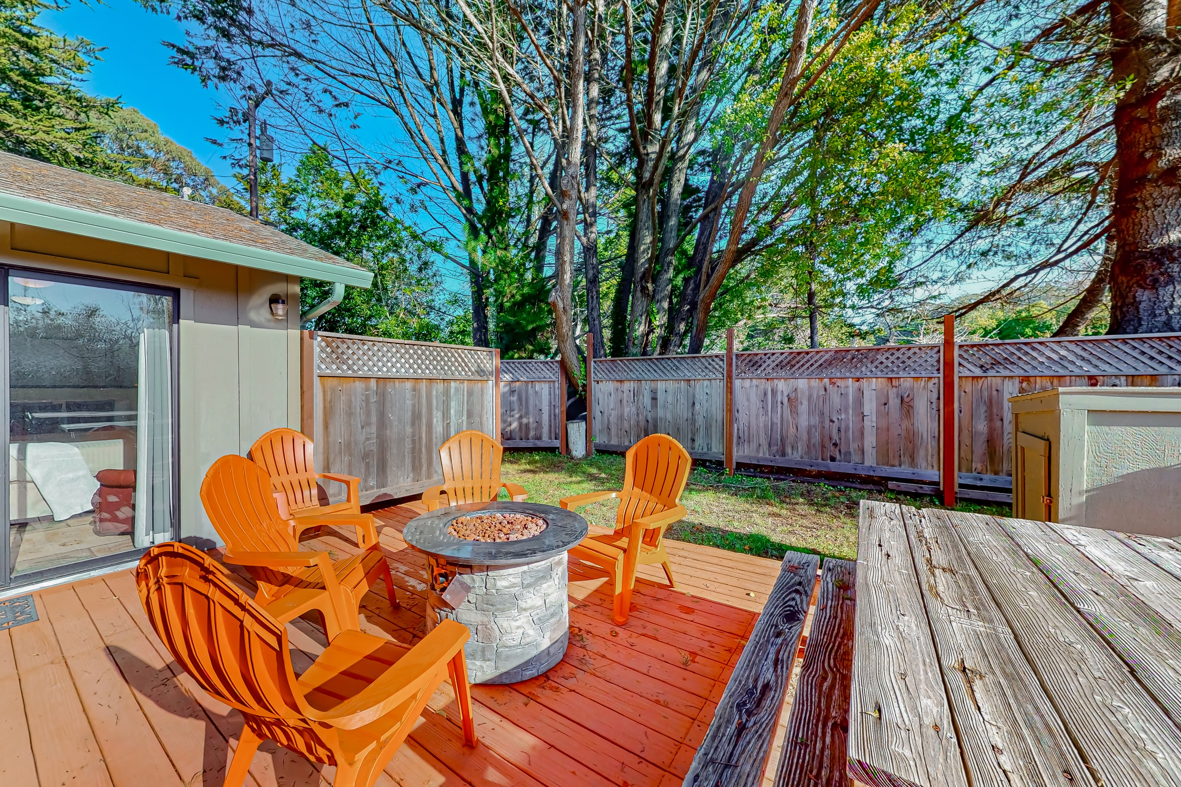 Fort Bragg Hideaway with Hot Tub & Grill