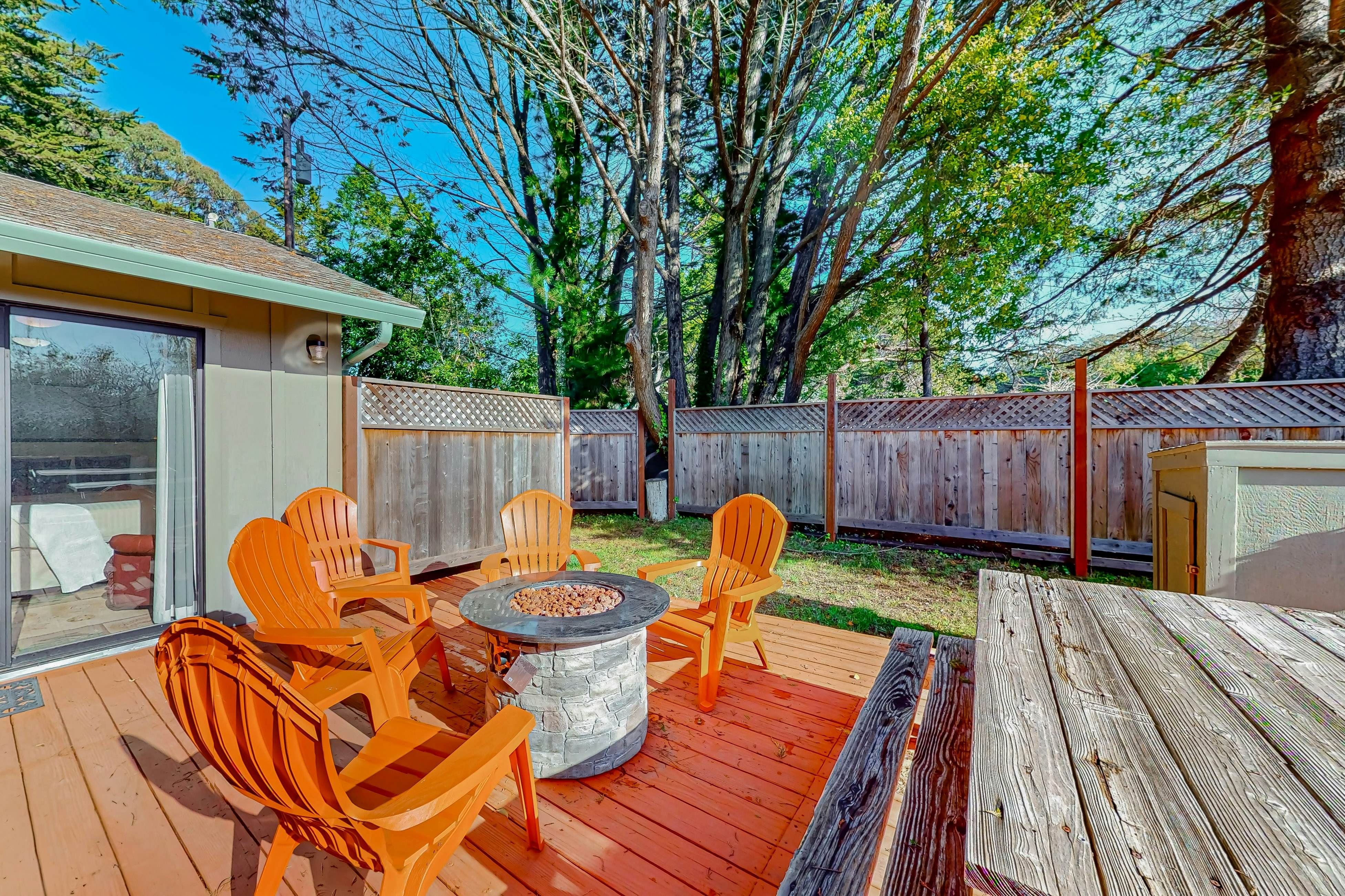 Fort Bragg Hideaway: Hot Tub & Grill