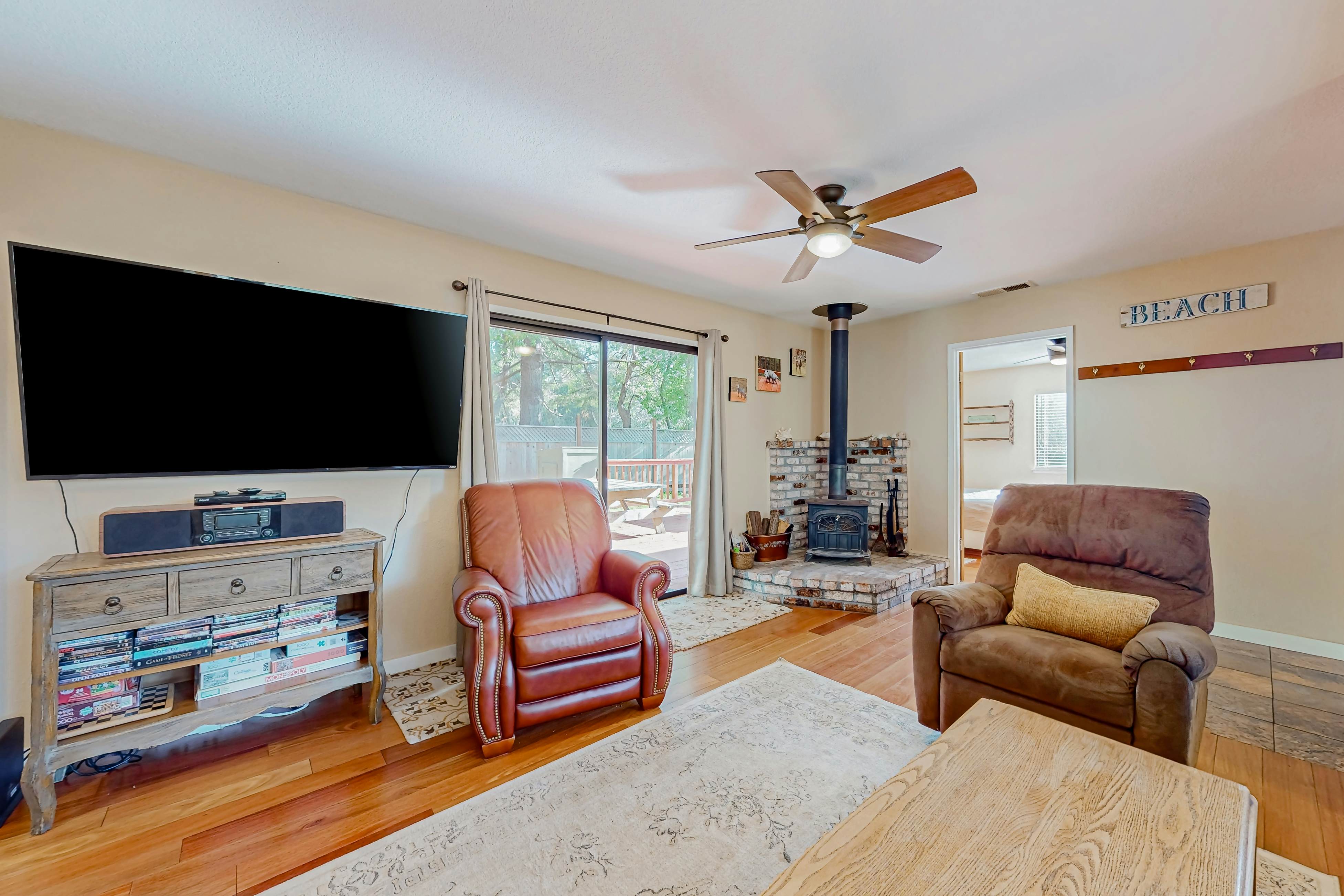 Fort Bragg Hideaway: Hot Tub & Grill