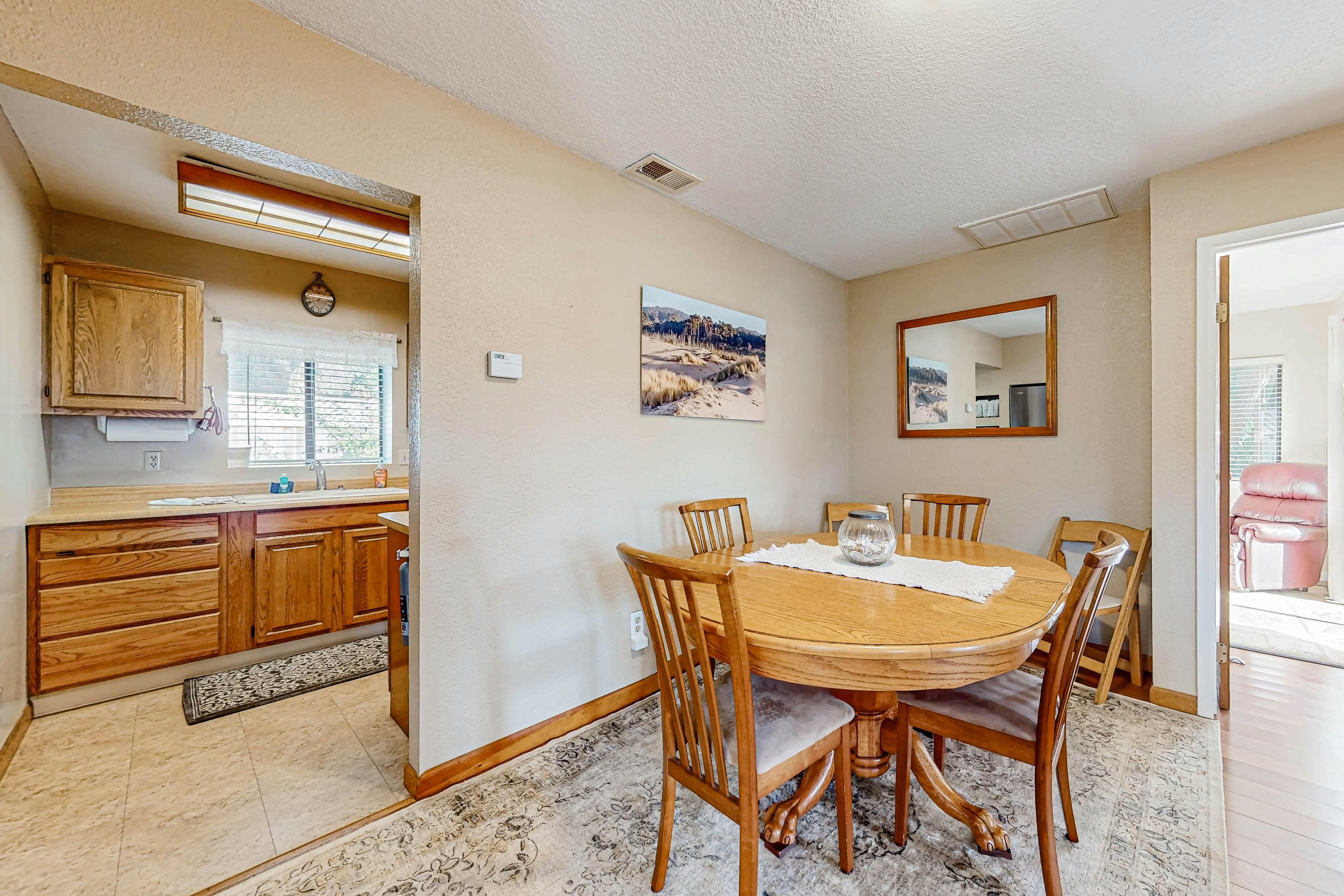 Fort Bragg Hideaway: Hot Tub & Grill