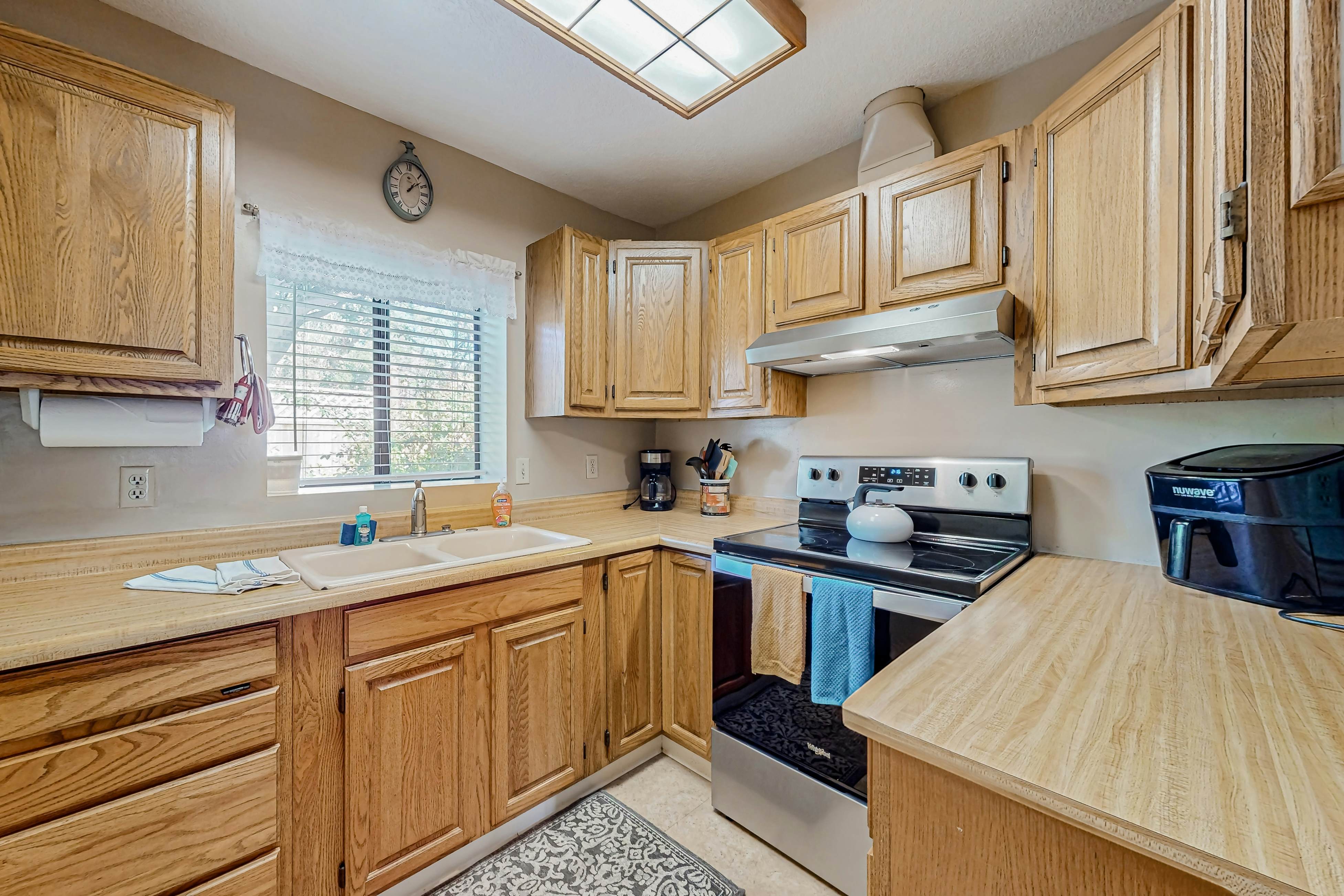 Fort Bragg Hideaway: Hot Tub & Grill