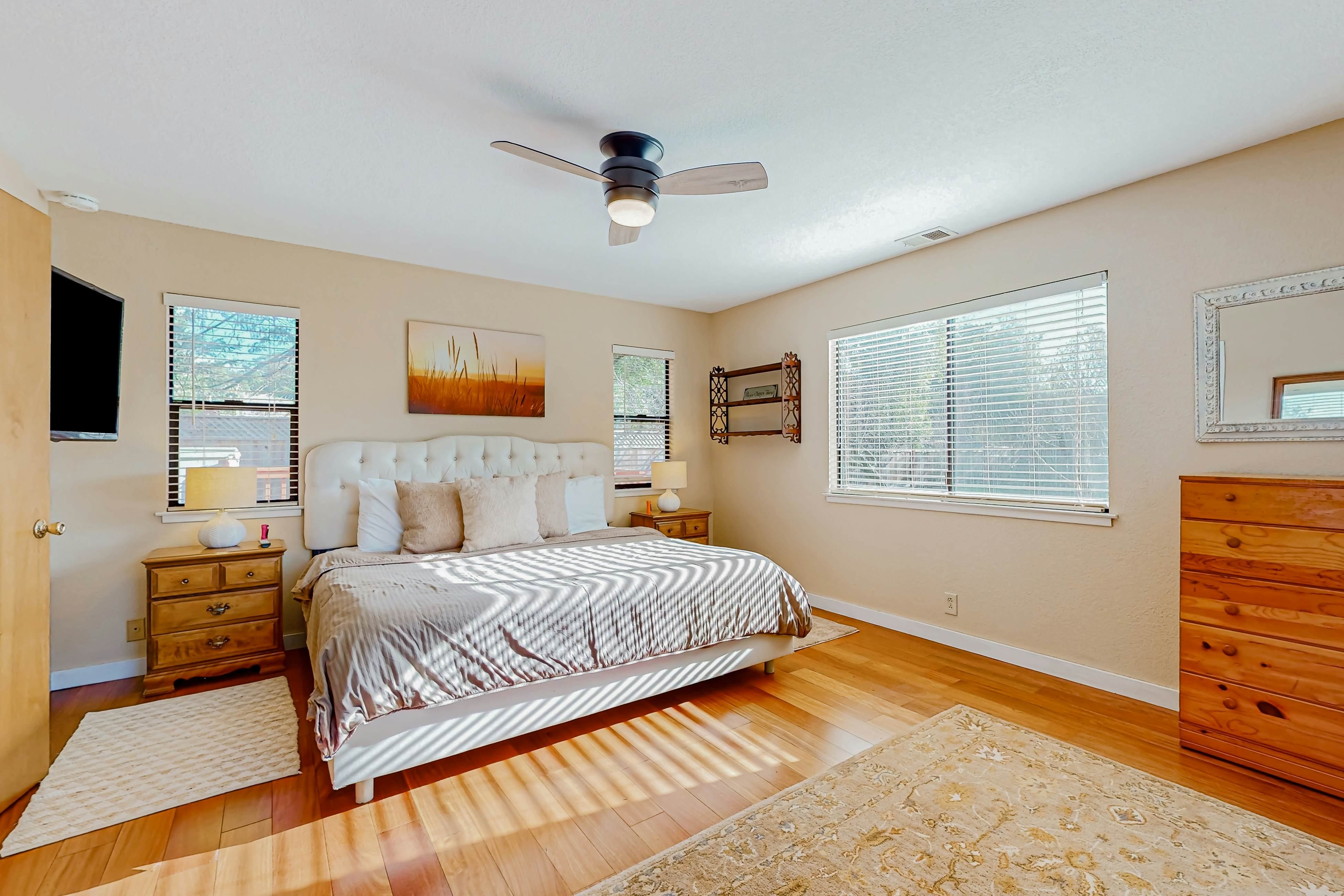 Fort Bragg Hideaway: Hot Tub & Grill