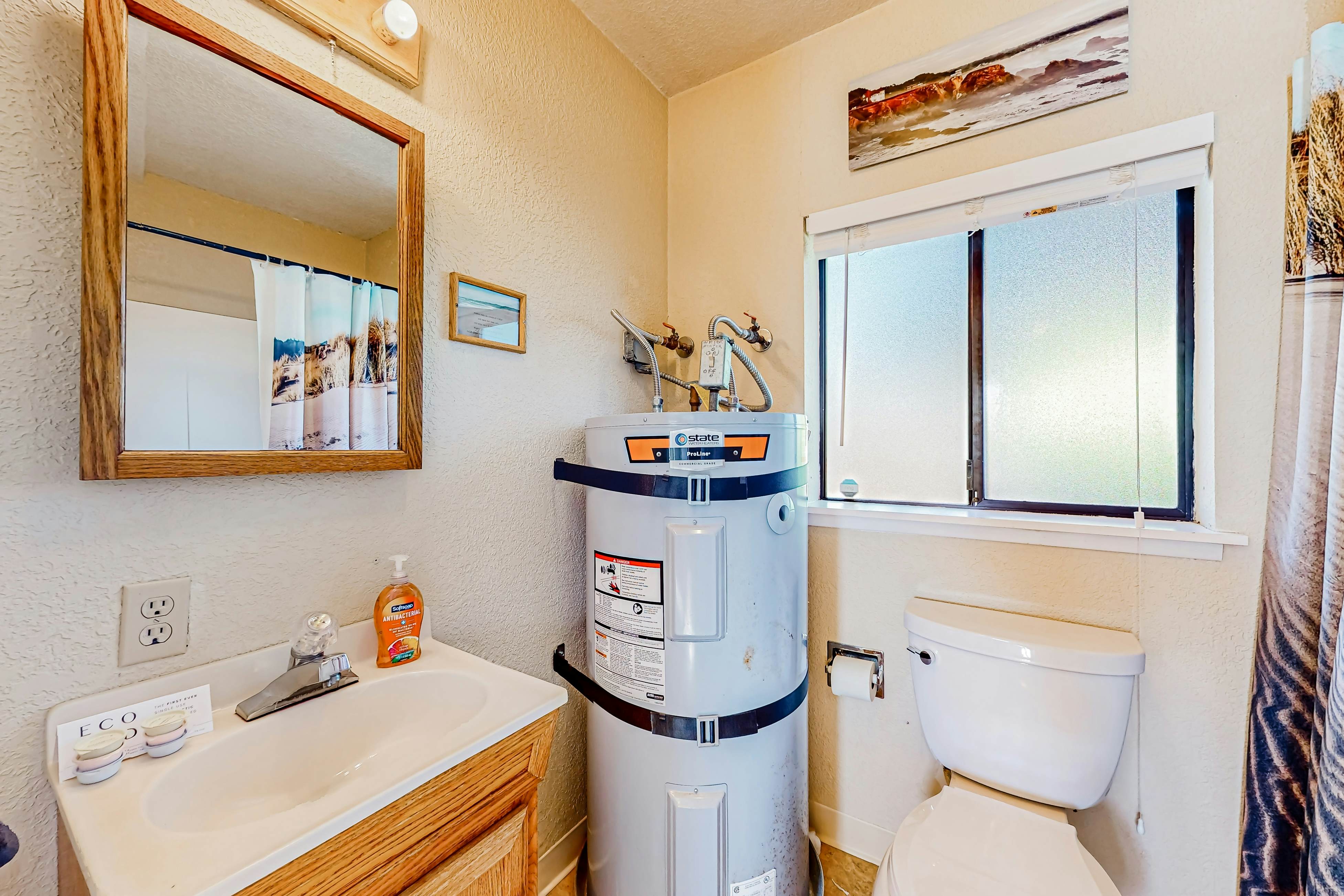 Fort Bragg Hideaway: Hot Tub & Grill