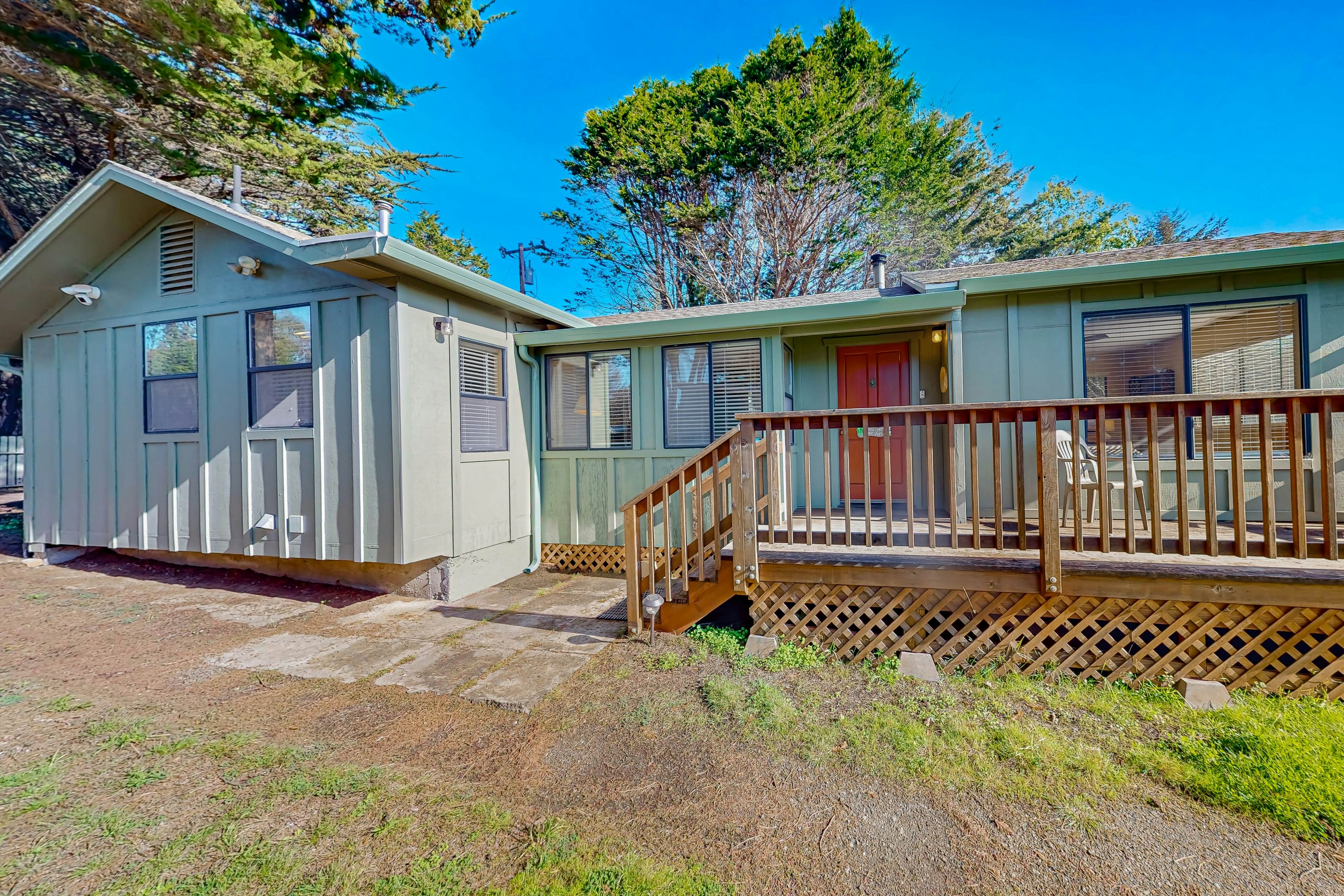 Fort Bragg Hideaway: Hot Tub & Grill