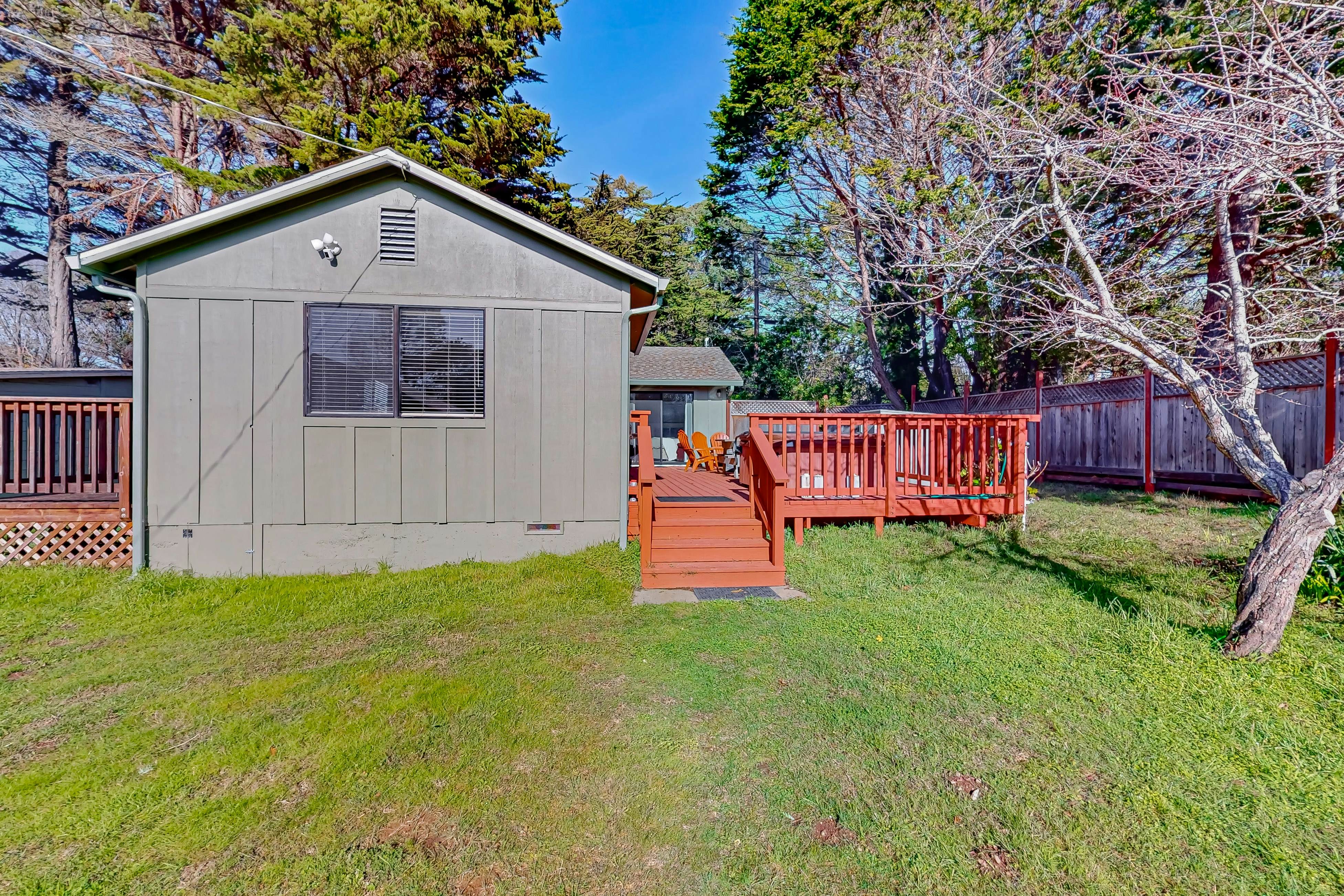 Fort Bragg Hideaway: Hot Tub & Grill