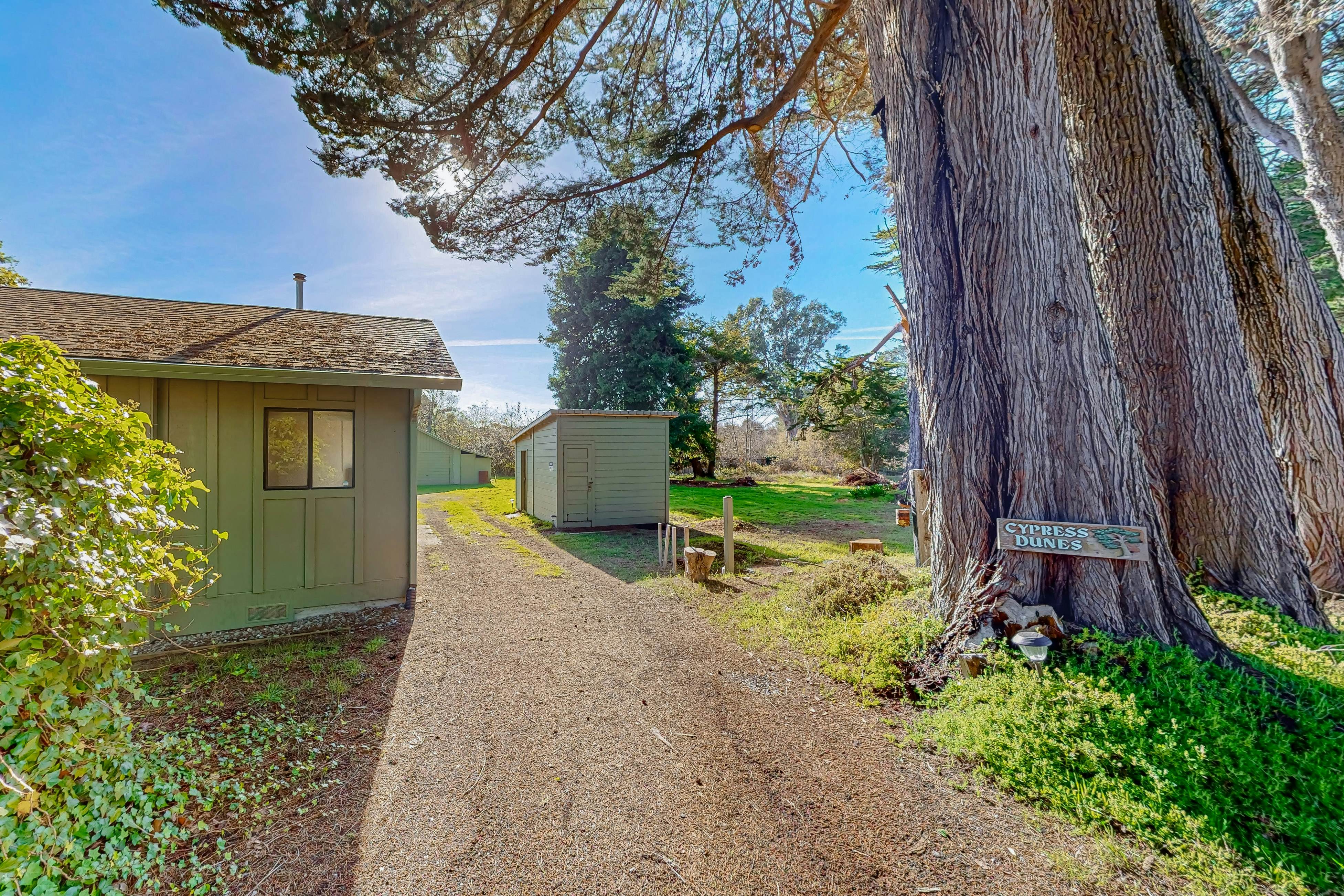 Fort Bragg Hideaway: Hot Tub & Grill