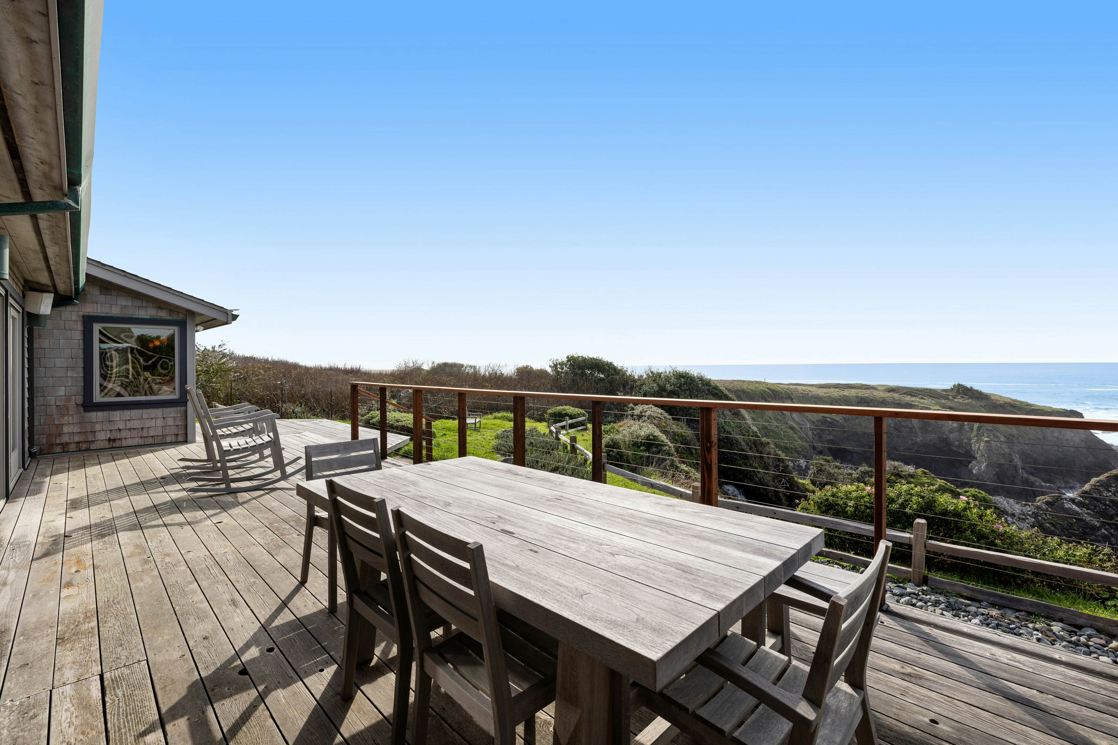 Remodeled oceanfront estate with Studio Cottage 