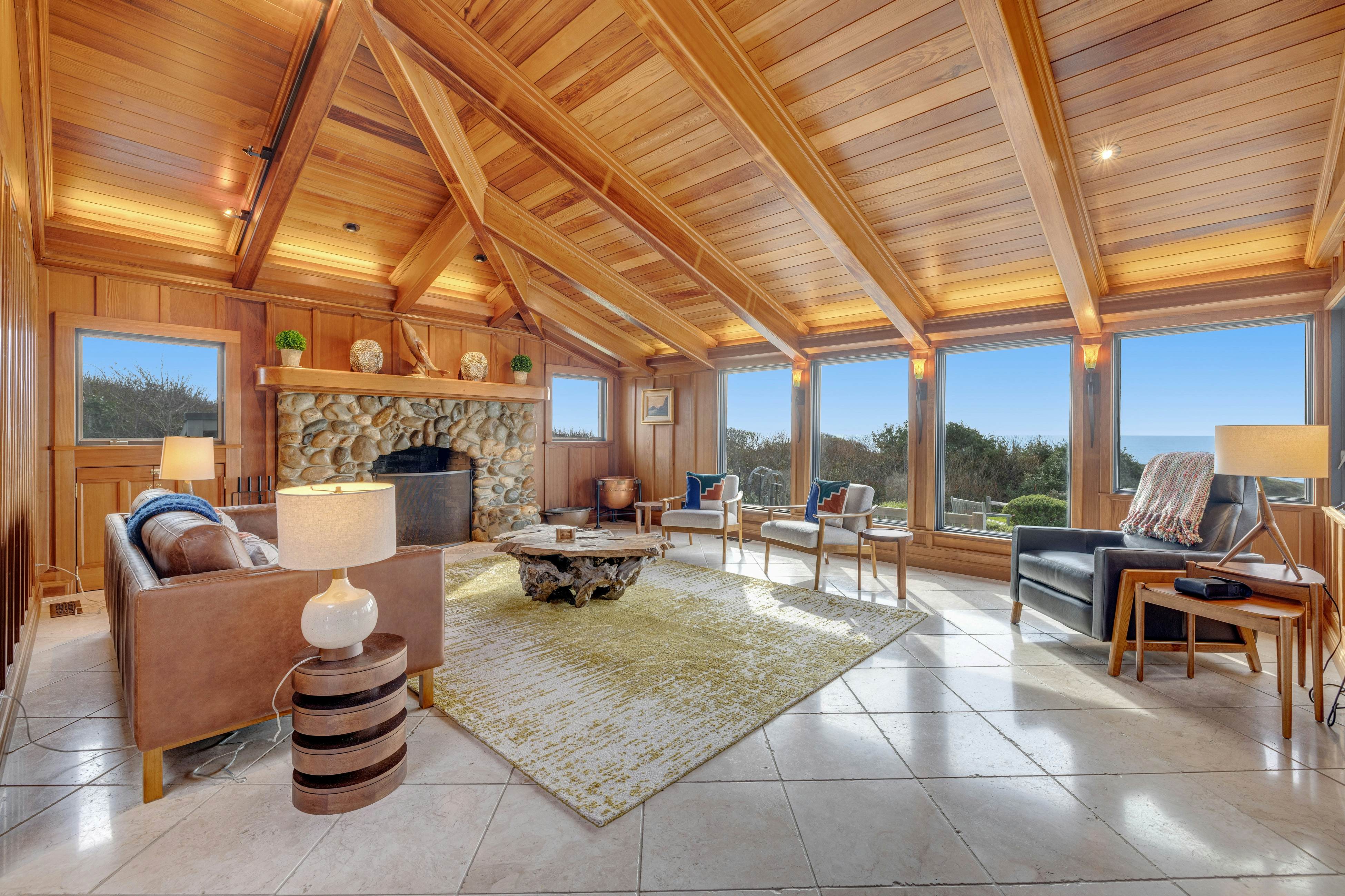 Remodeled oceanfront estate with Studio Cottage 