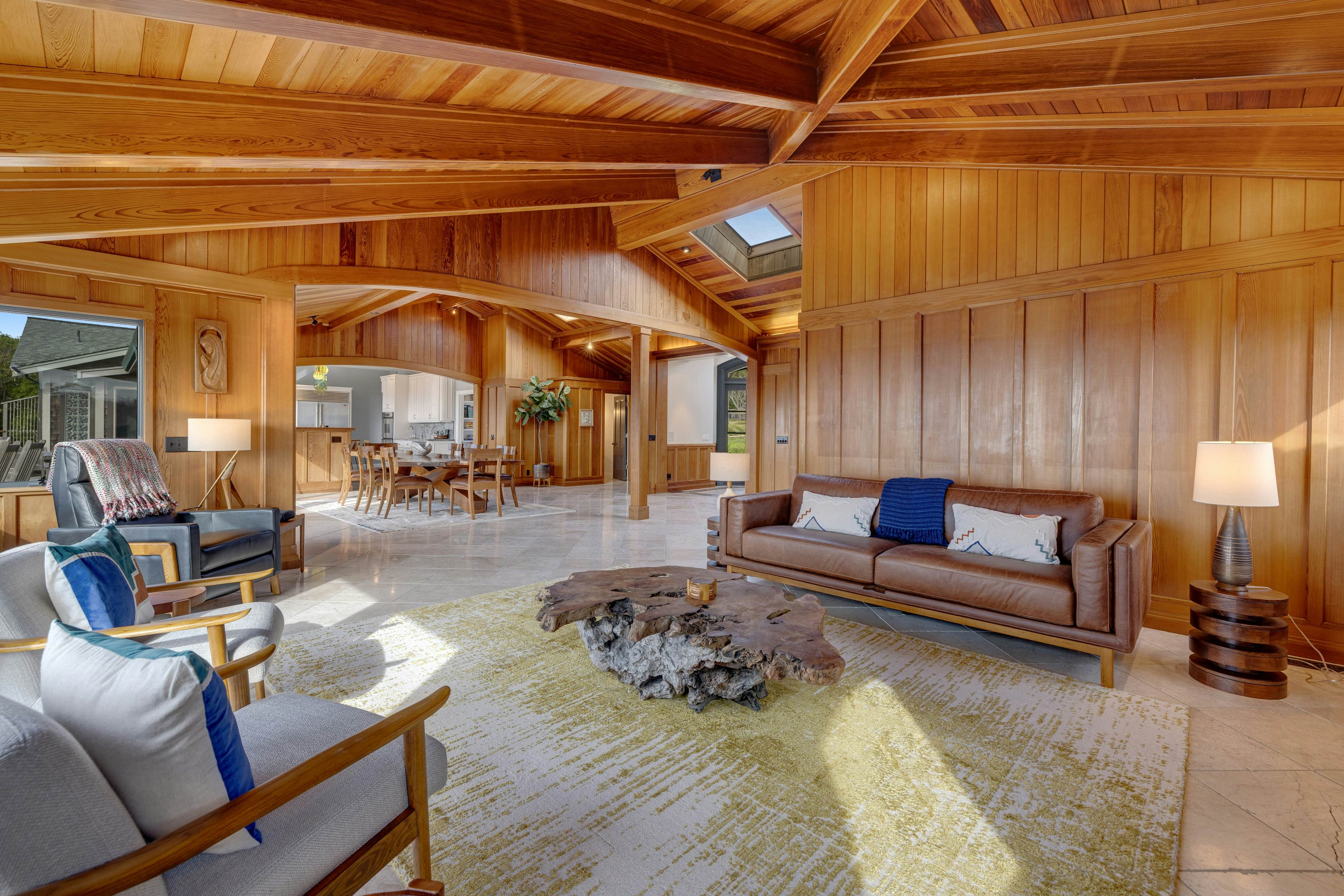 Remodeled oceanfront estate with Studio Cottage 