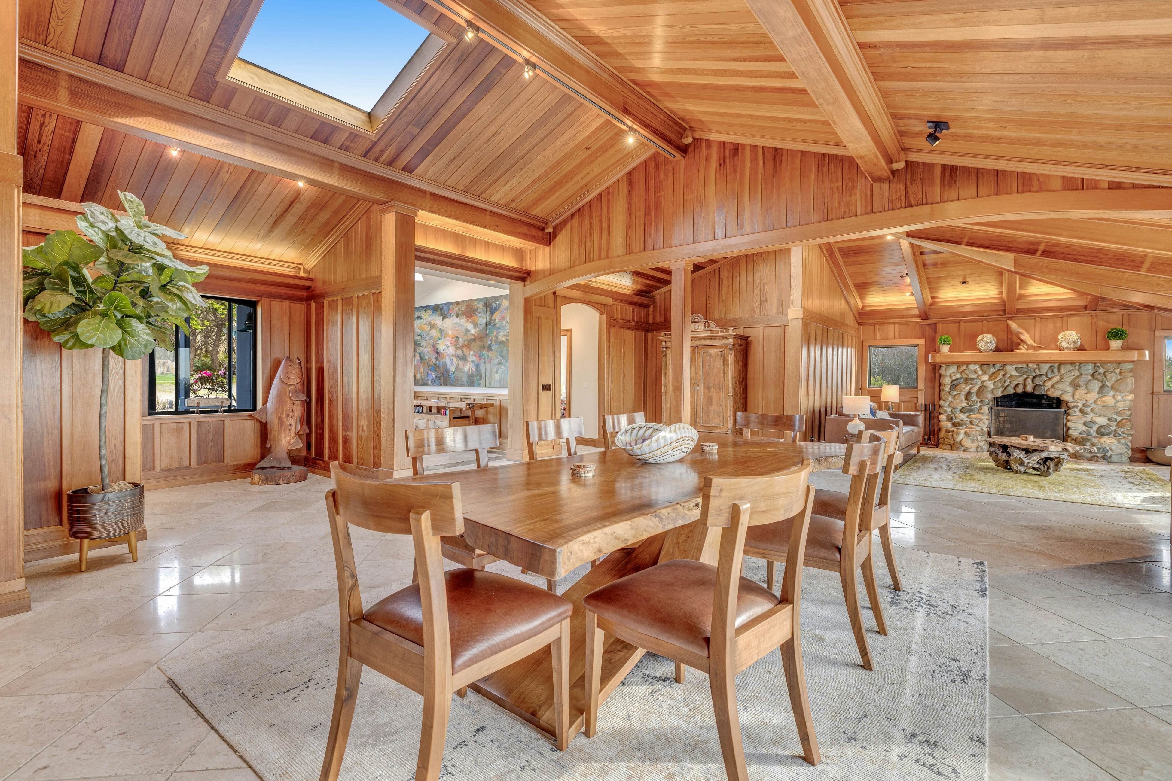 Remodeled oceanfront estate with Studio Cottage 