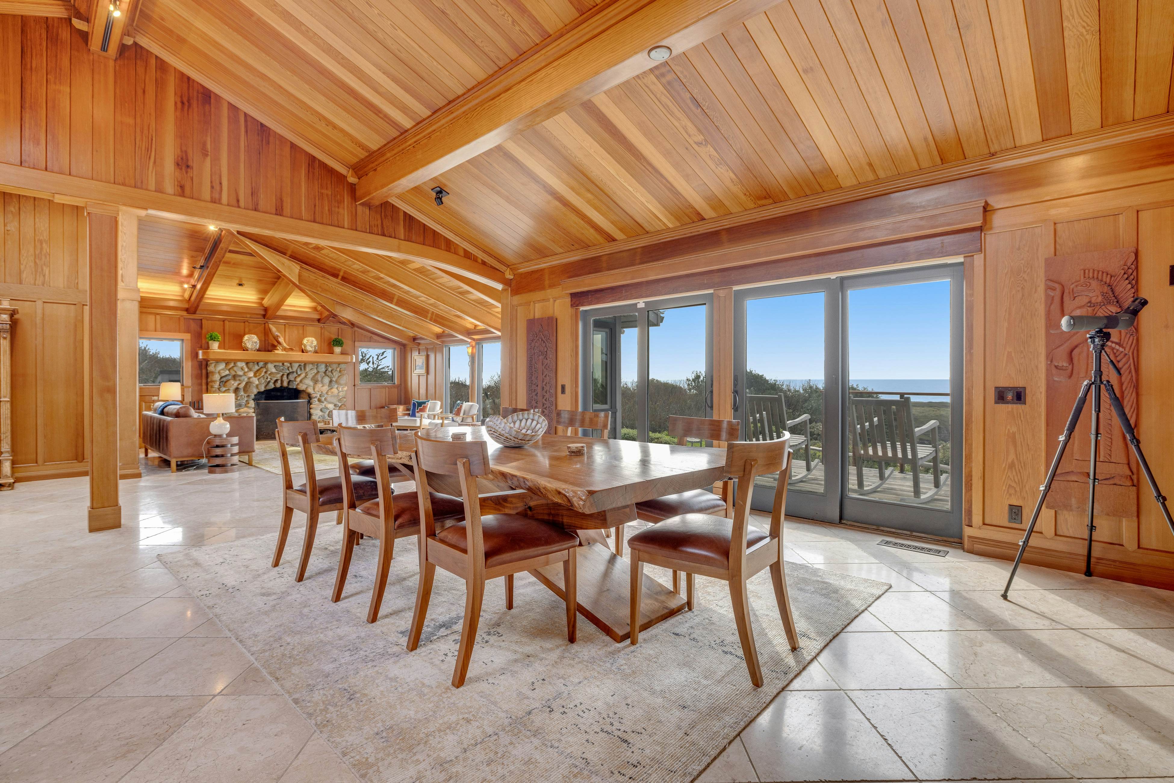 Remodeled oceanfront estate with Studio Cottage 