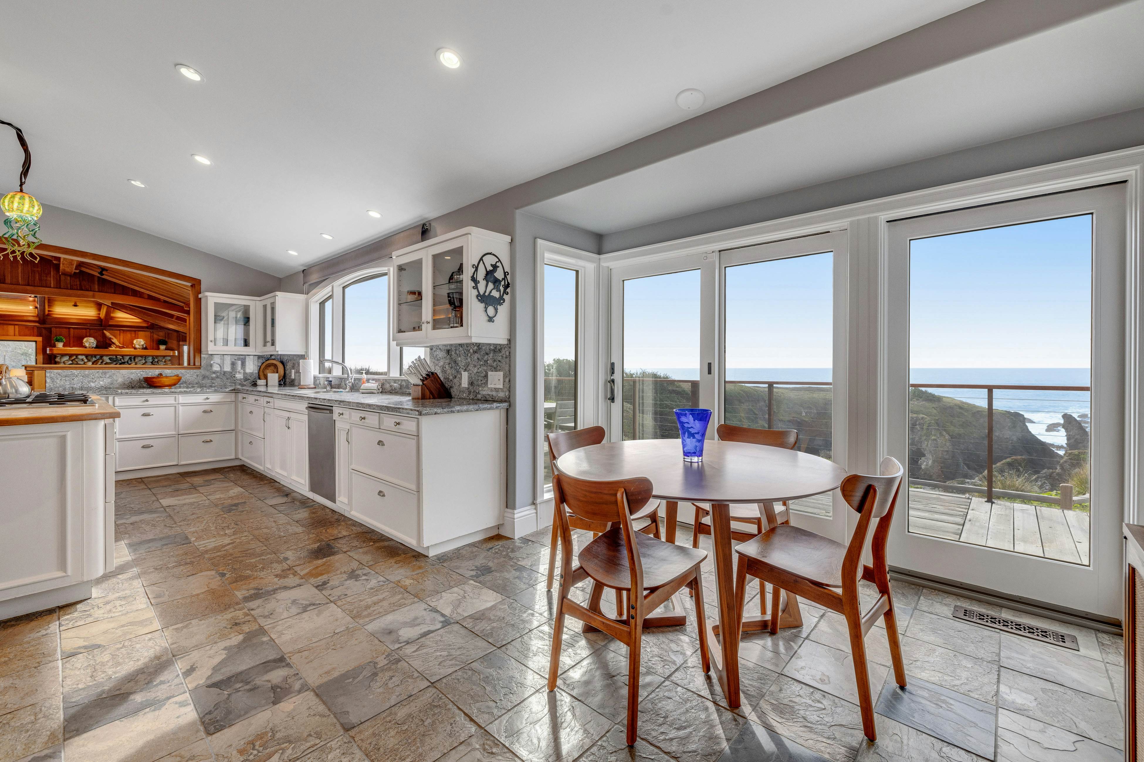 Remodeled oceanfront estate with Studio Cottage 