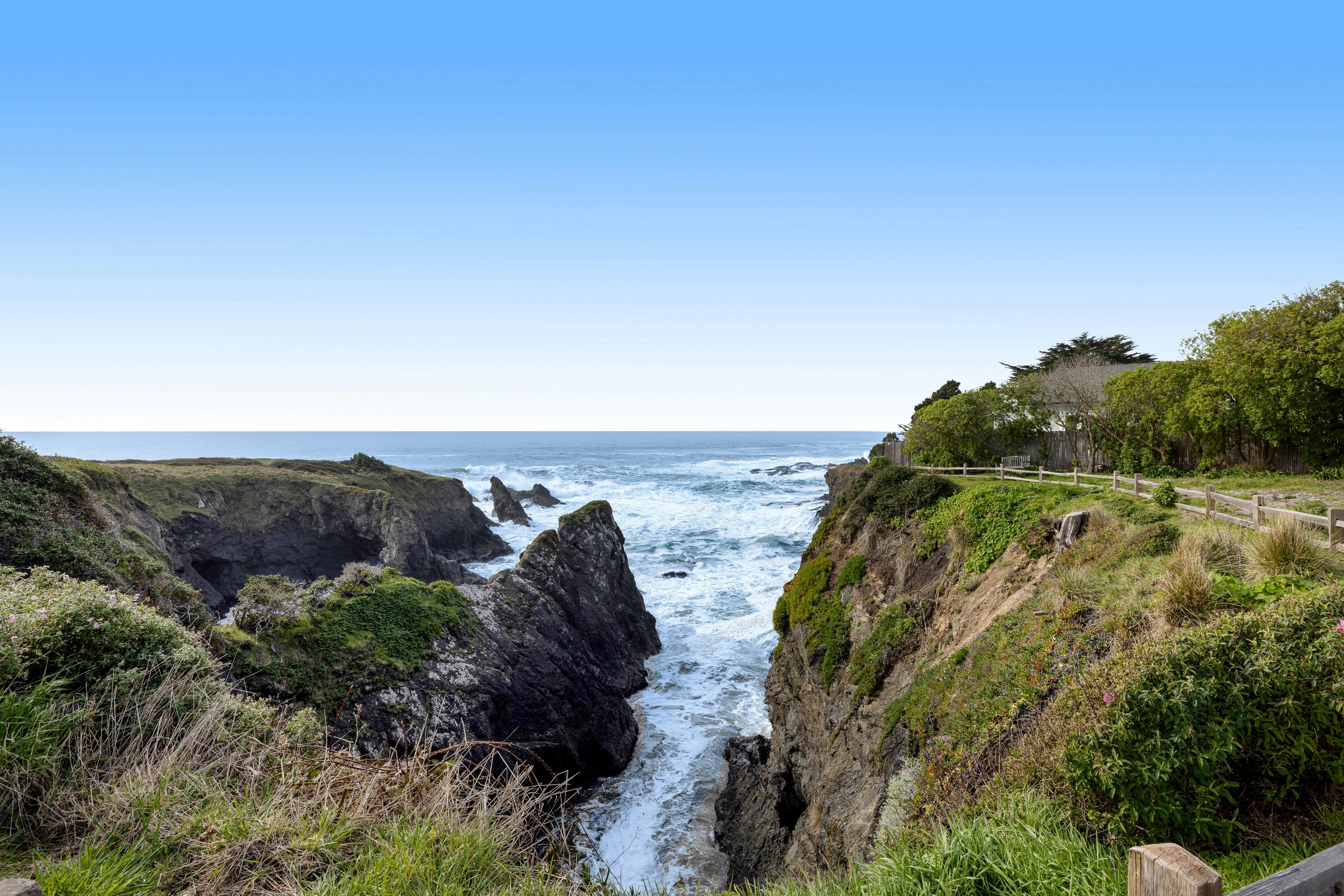 Remodeled oceanfront estate with Studio Cottage 