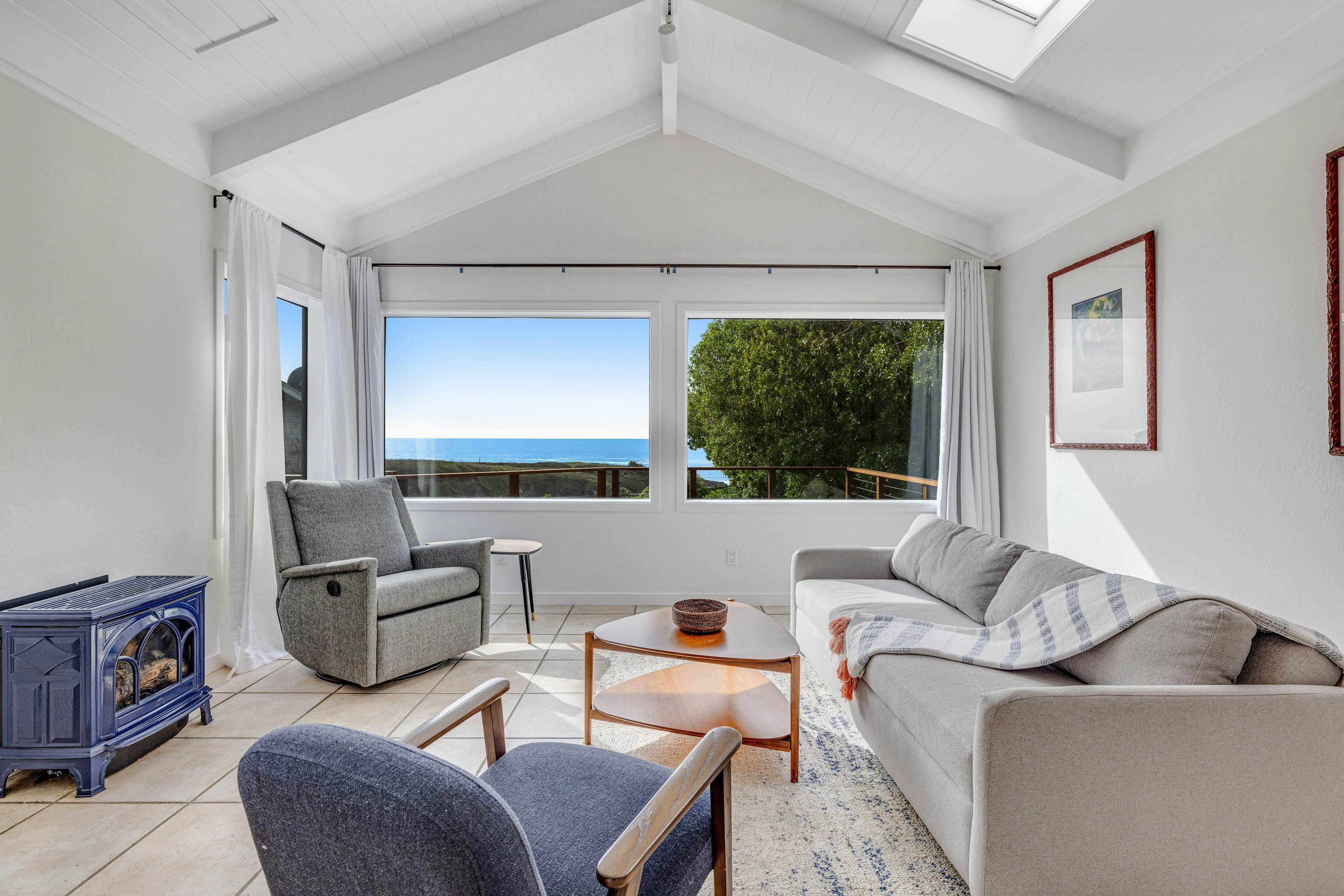 Remodeled oceanfront estate with Studio Cottage 