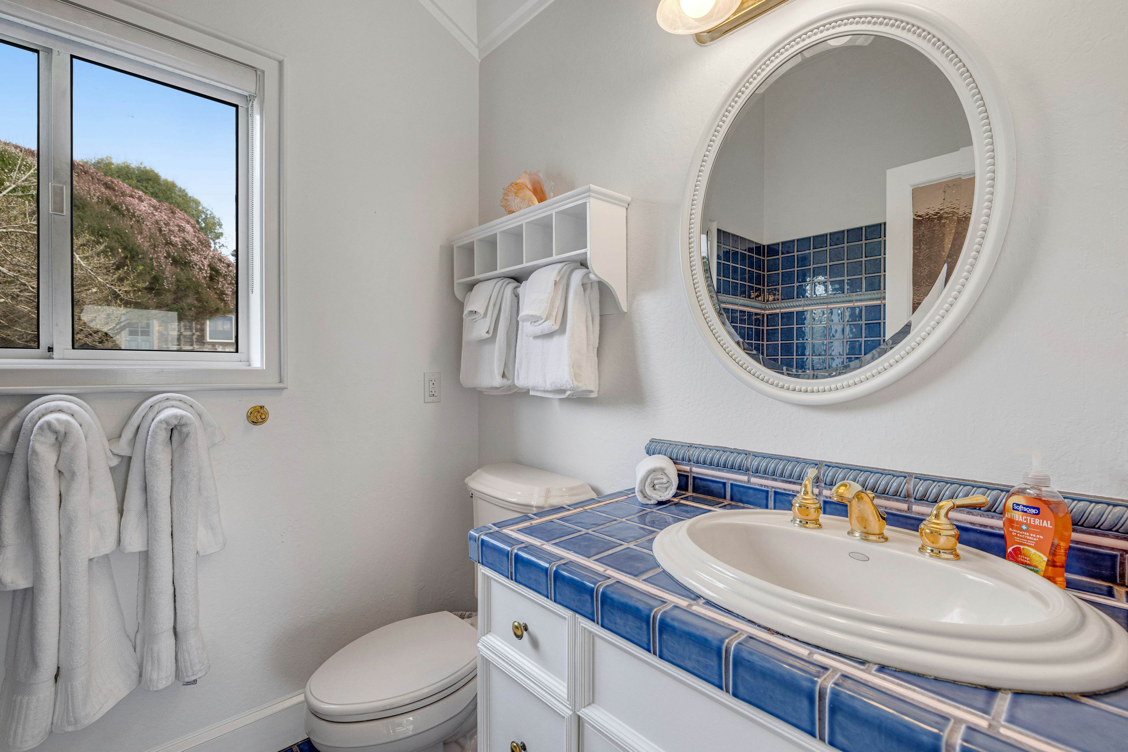 Remodeled oceanfront estate with Studio Cottage 