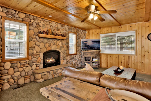 Brownie Resort | Your Walk-to-Summit Getaway| Family's Snowboarders Skiers