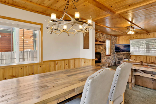 Brownie Resort | Your Walk-to-Summit Getaway| Family's Snowboarders Skiers