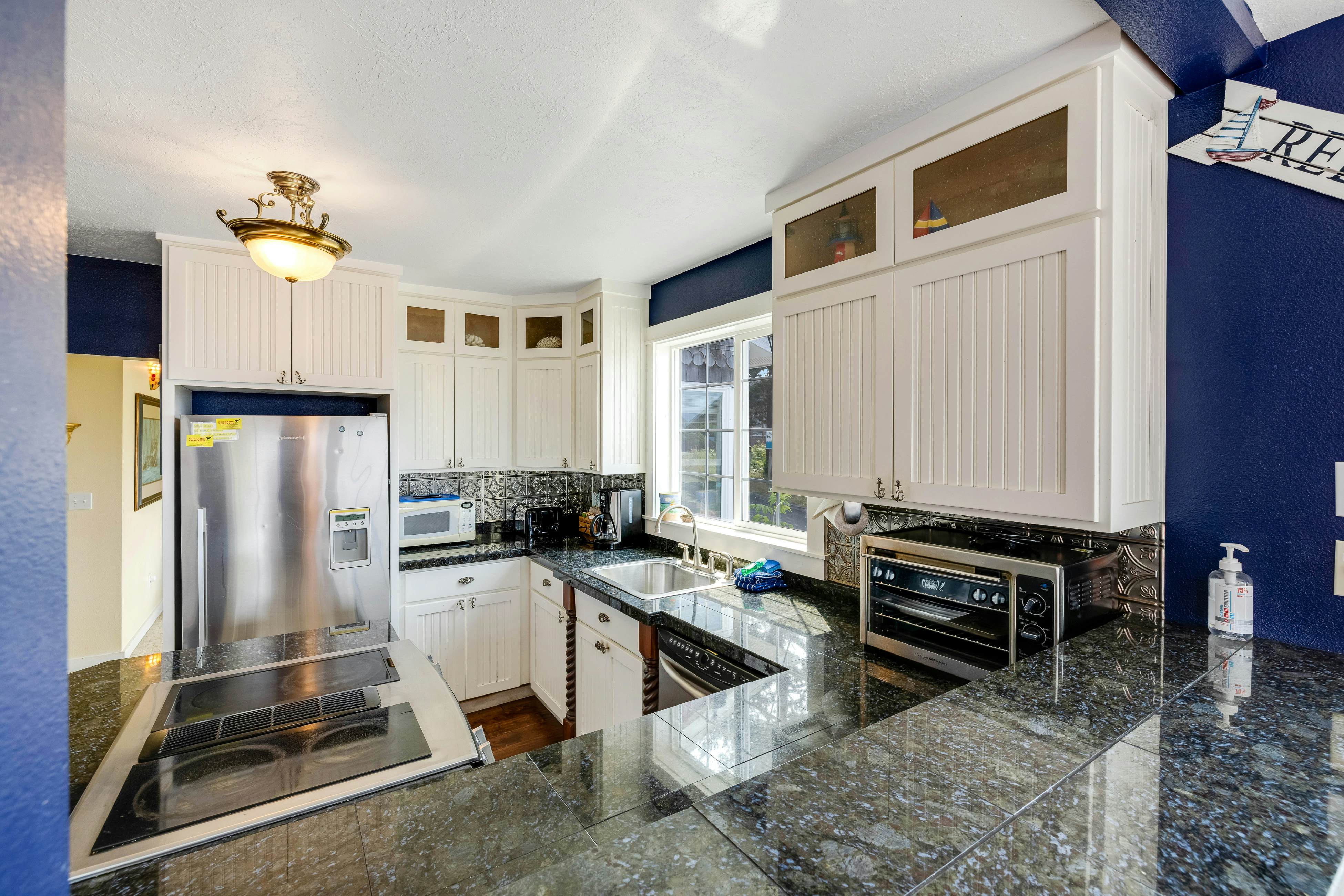 Beach View Dog-Friendly Home w/Gas Fireplace, Deck, Beach Access, & Free WiFi