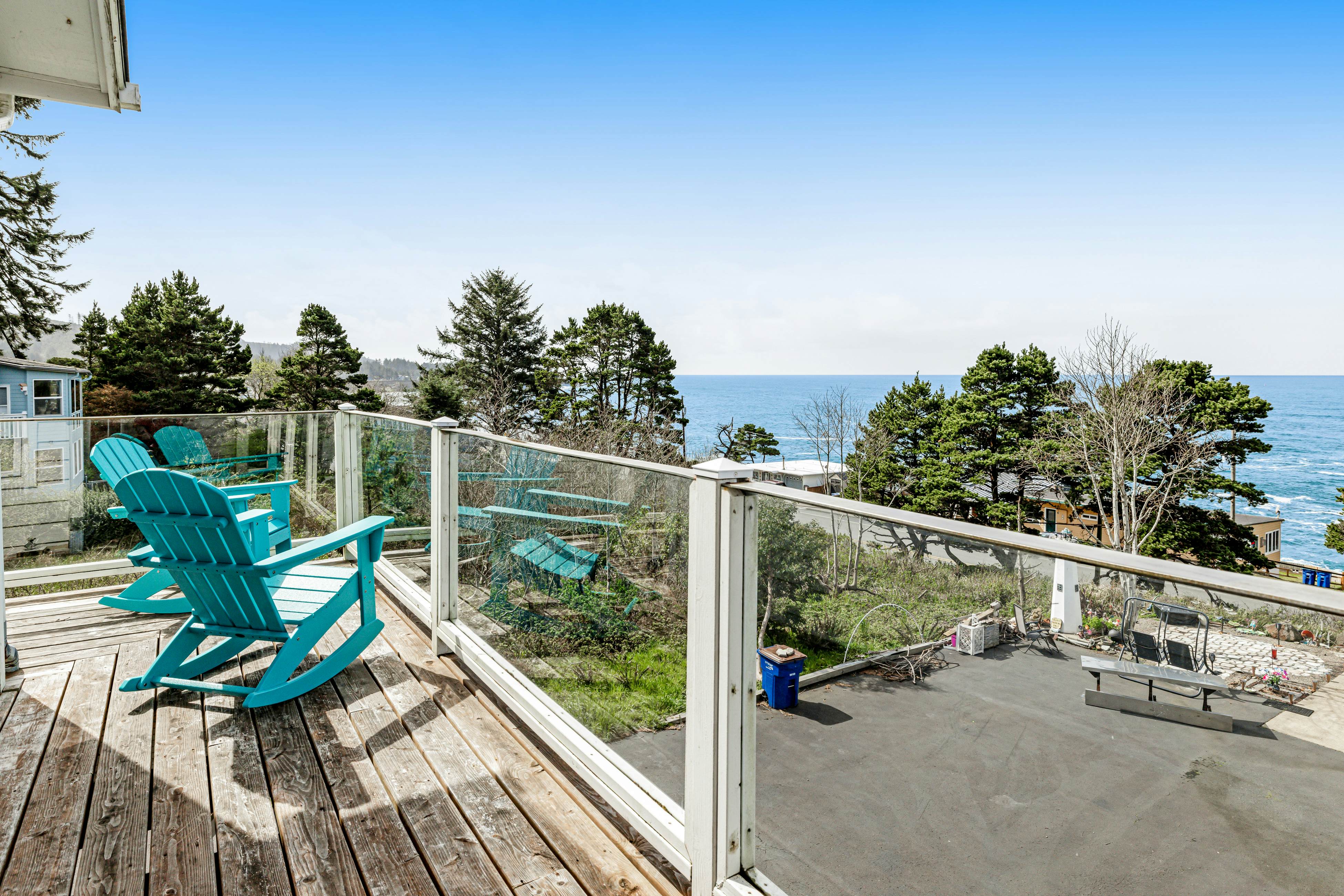 Luxury, Dog-Friendly Home w/Ocean Views, Gas Fireplace, Jetted Tub, Deck