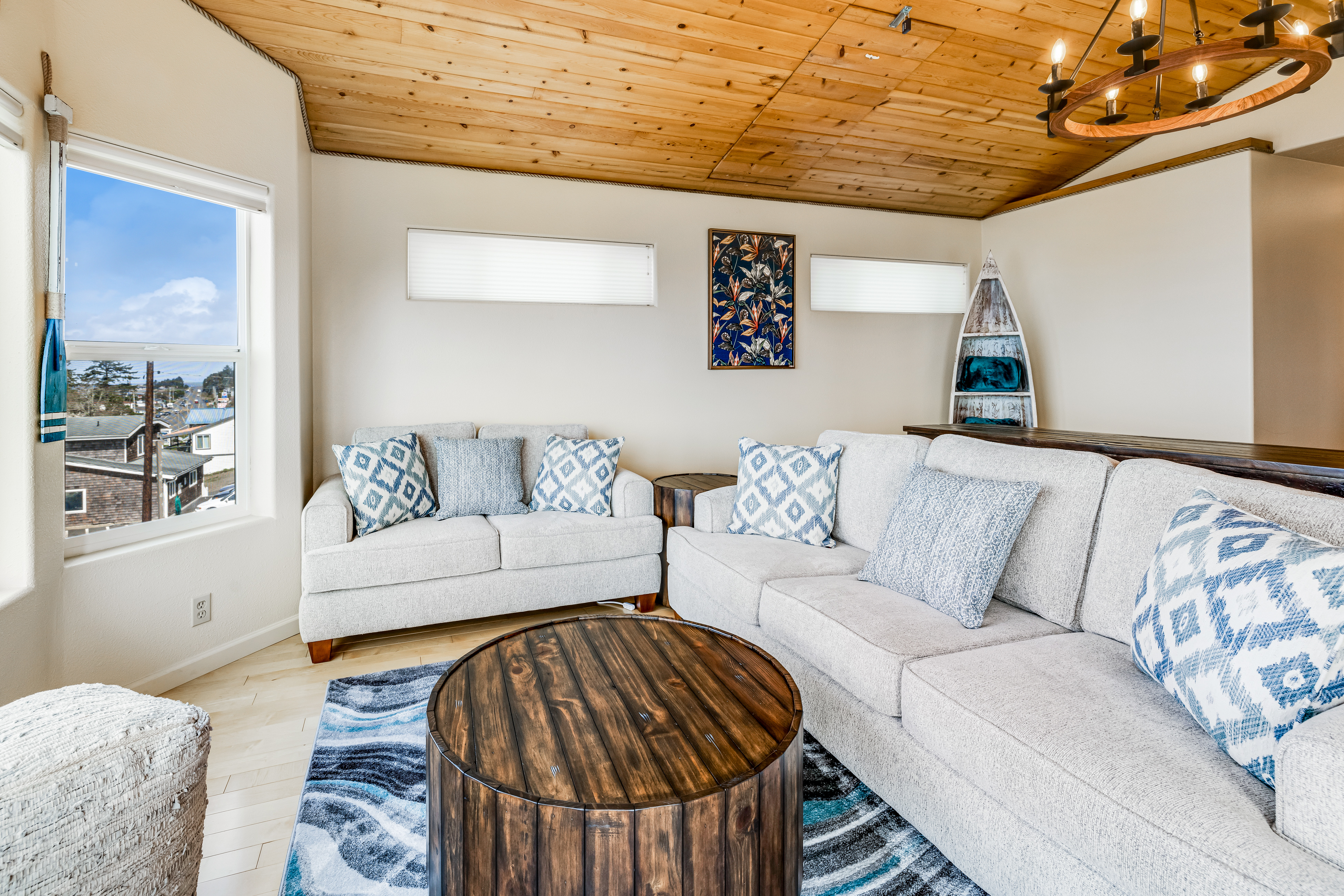 Luxury Dog Friendly Home with Ocean Views Gas Fireplace Jetted Tub Deck