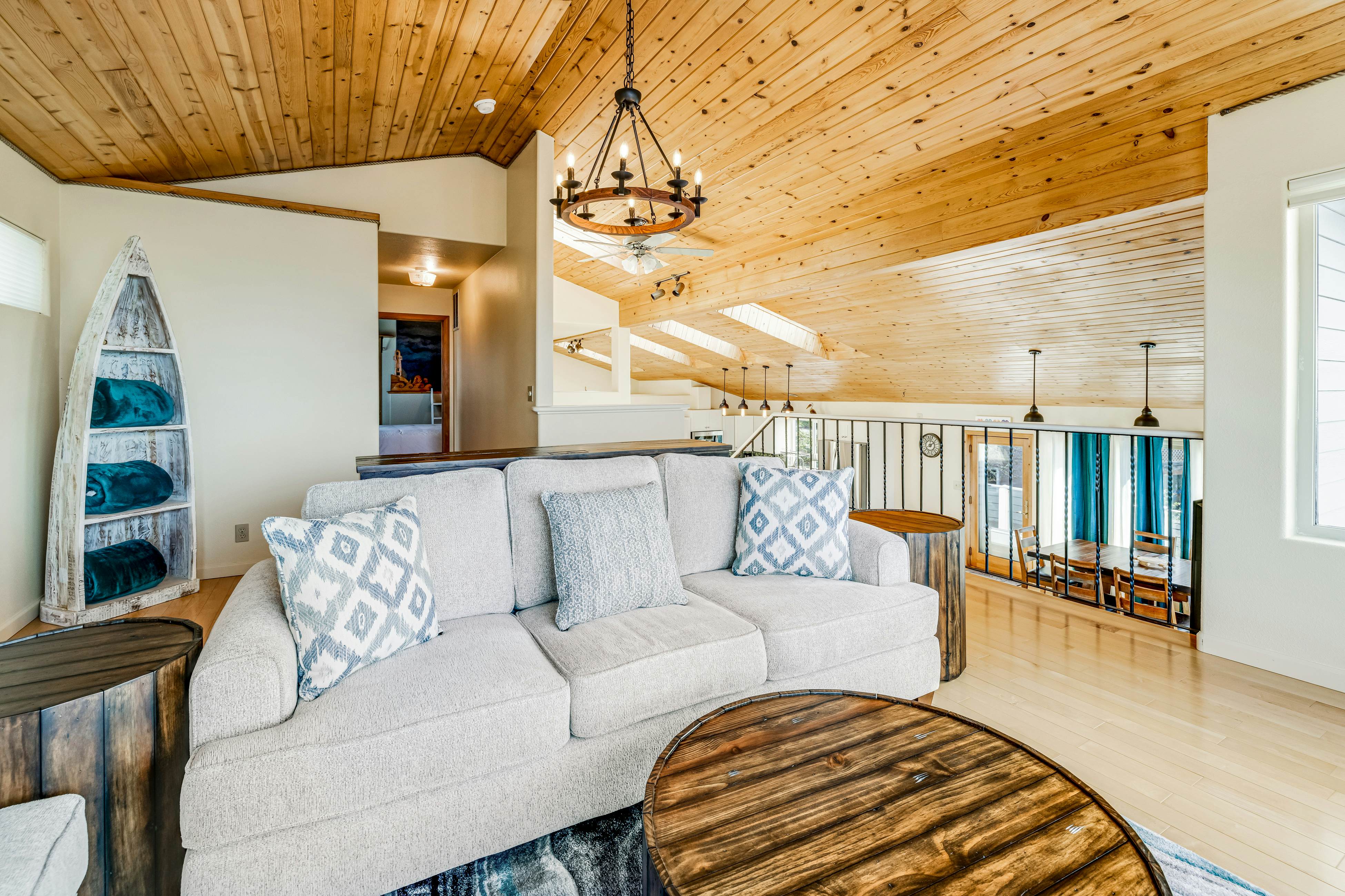 Luxury, Dog-Friendly Home w/Ocean Views, Gas Fireplace, Jetted Tub, Deck