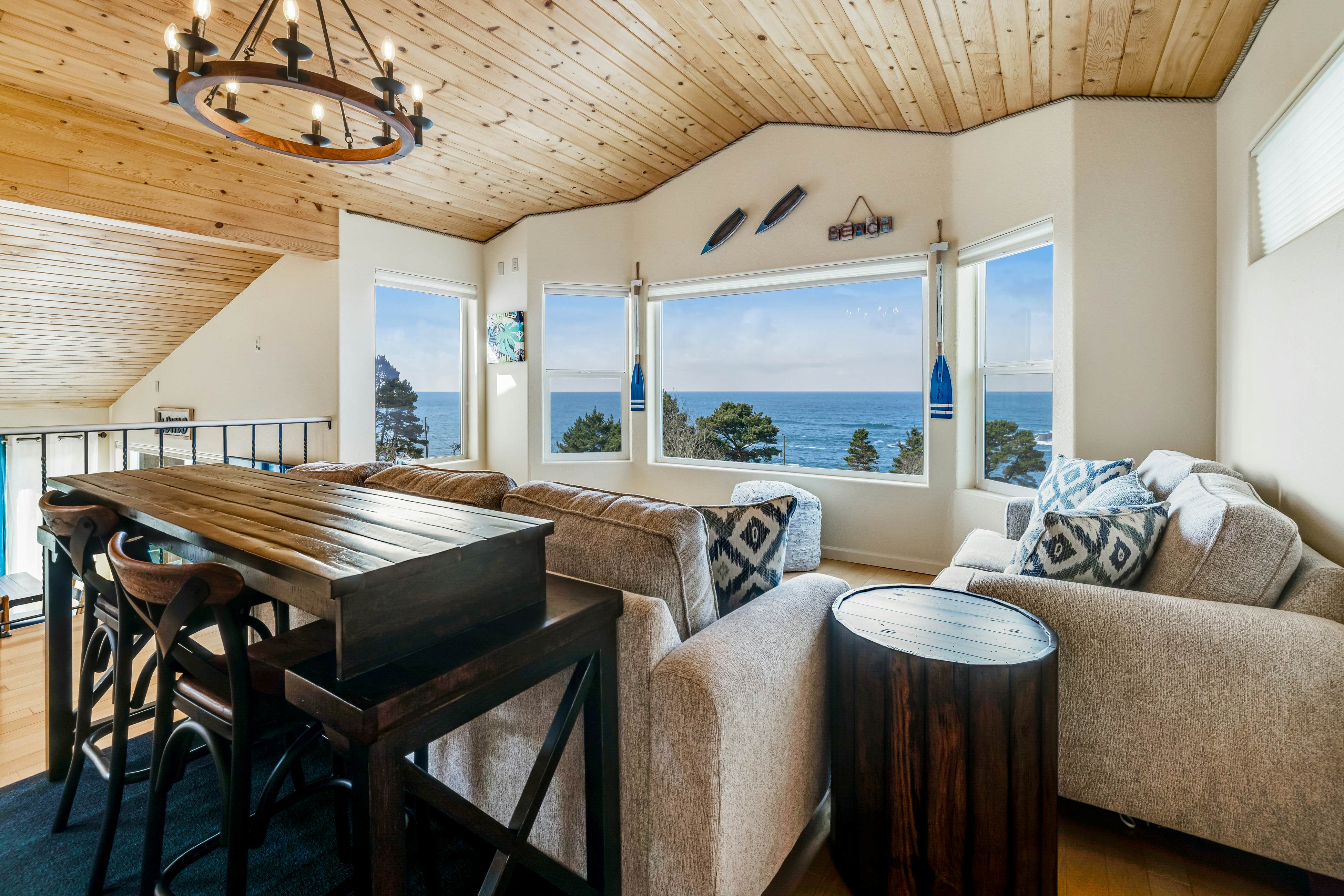 Luxury, Dog-Friendly Home w/Ocean Views, Gas Fireplace, Jetted Tub, Deck