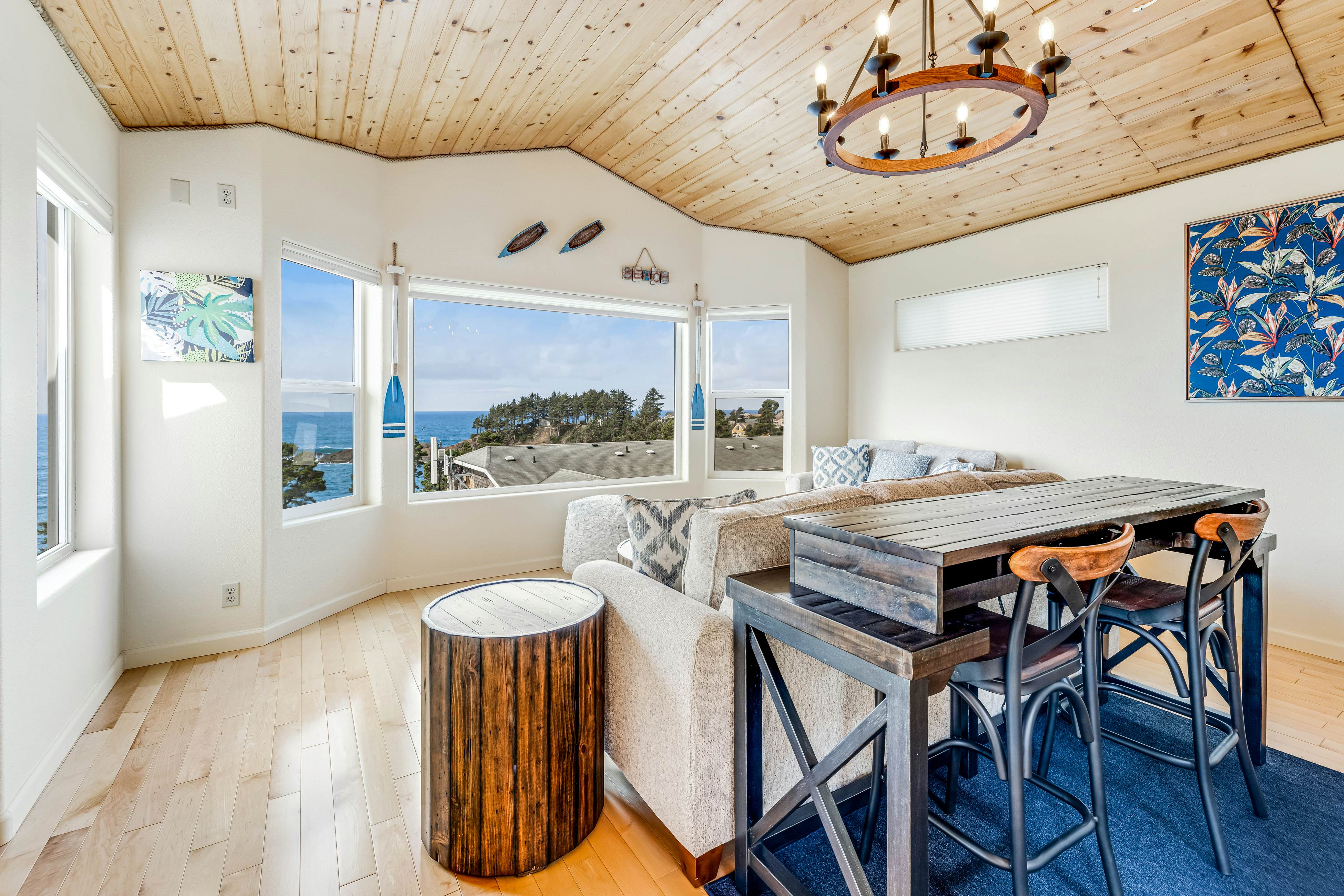 Luxury, Dog-Friendly Home w/Ocean Views, Gas Fireplace, Jetted Tub, Deck