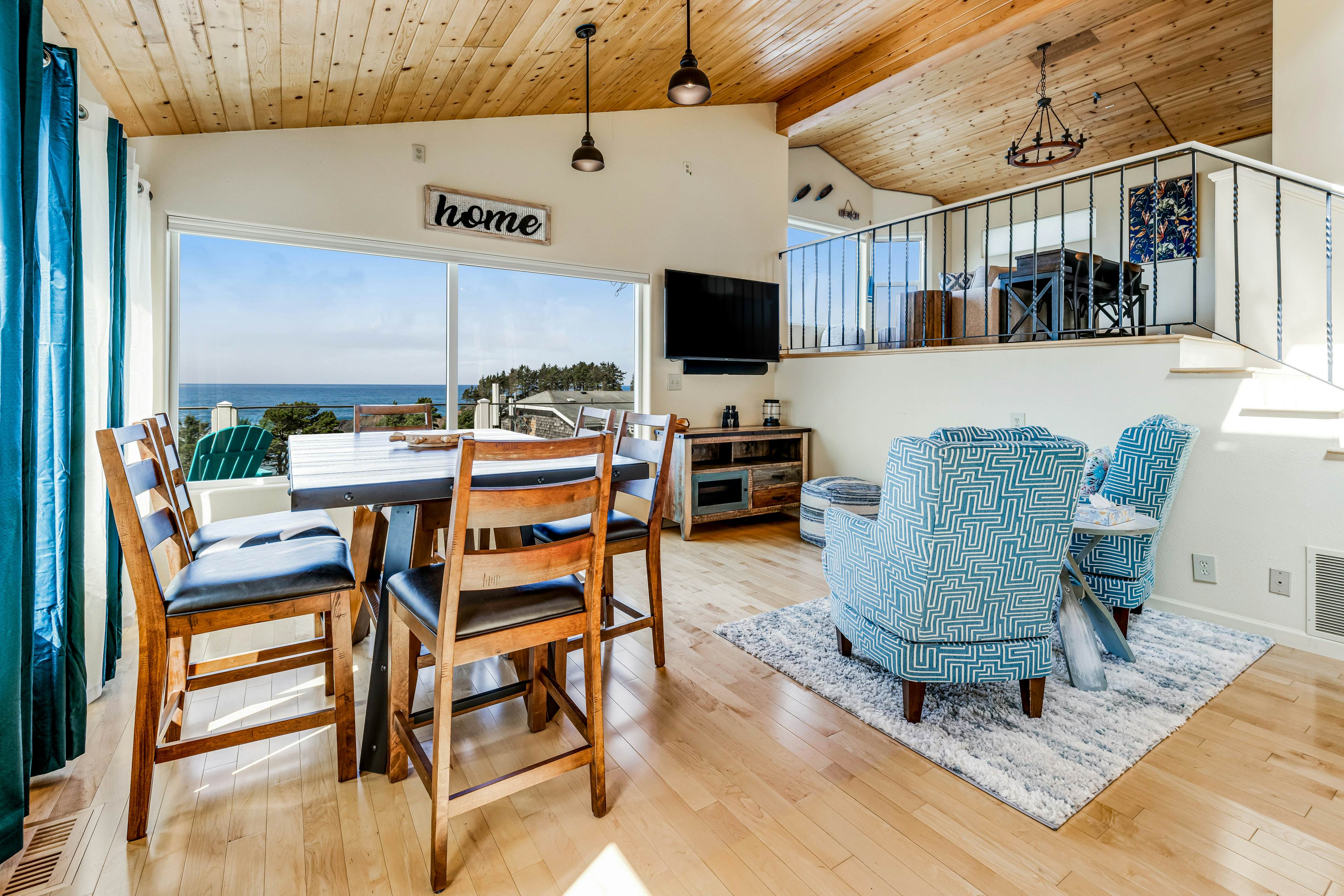 Luxury, Dog-Friendly Home w/Ocean Views, Gas Fireplace, Jetted Tub, Deck