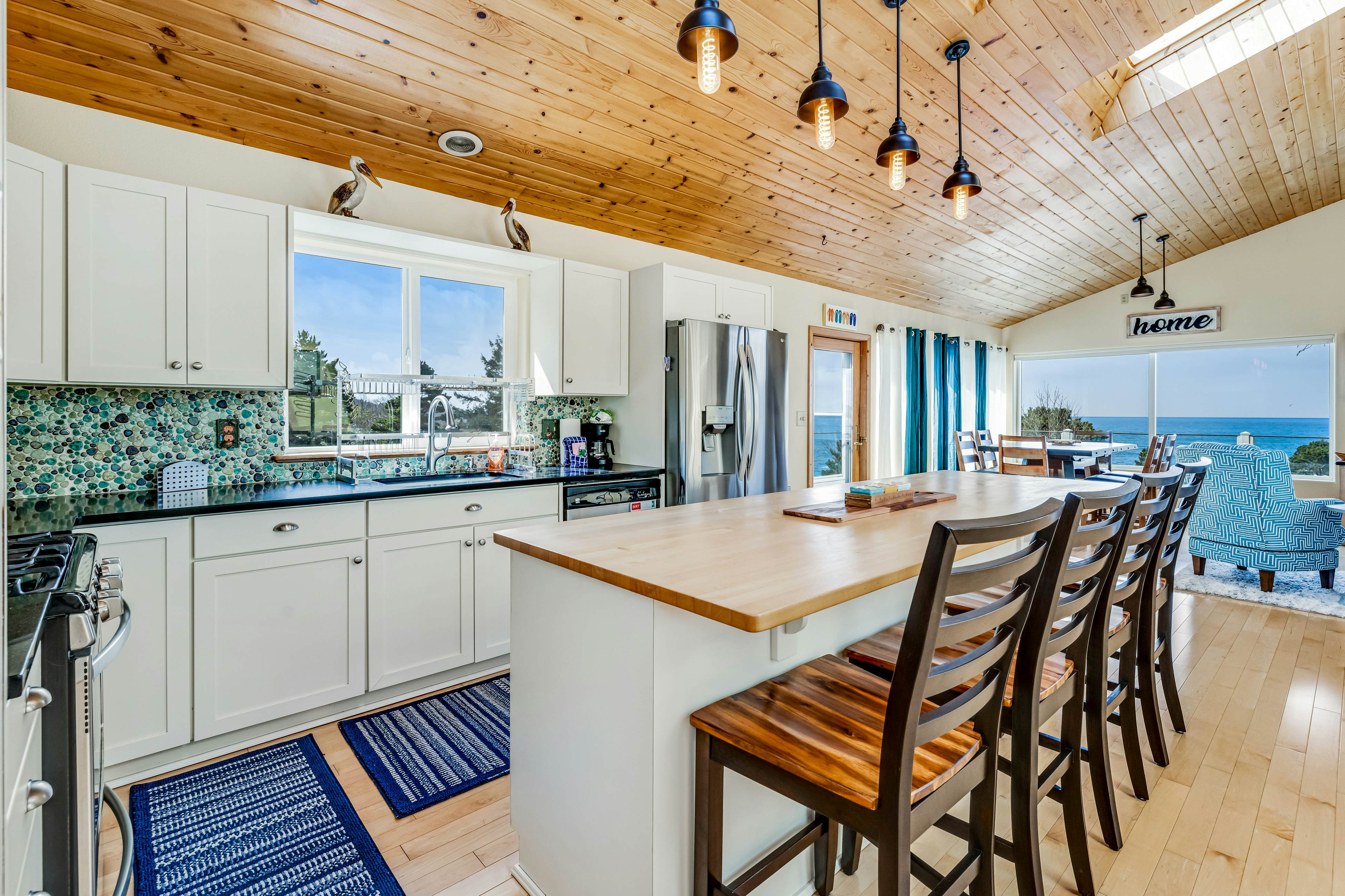 Luxury, Dog-Friendly Home w/Ocean Views, Gas Fireplace, Jetted Tub, Deck