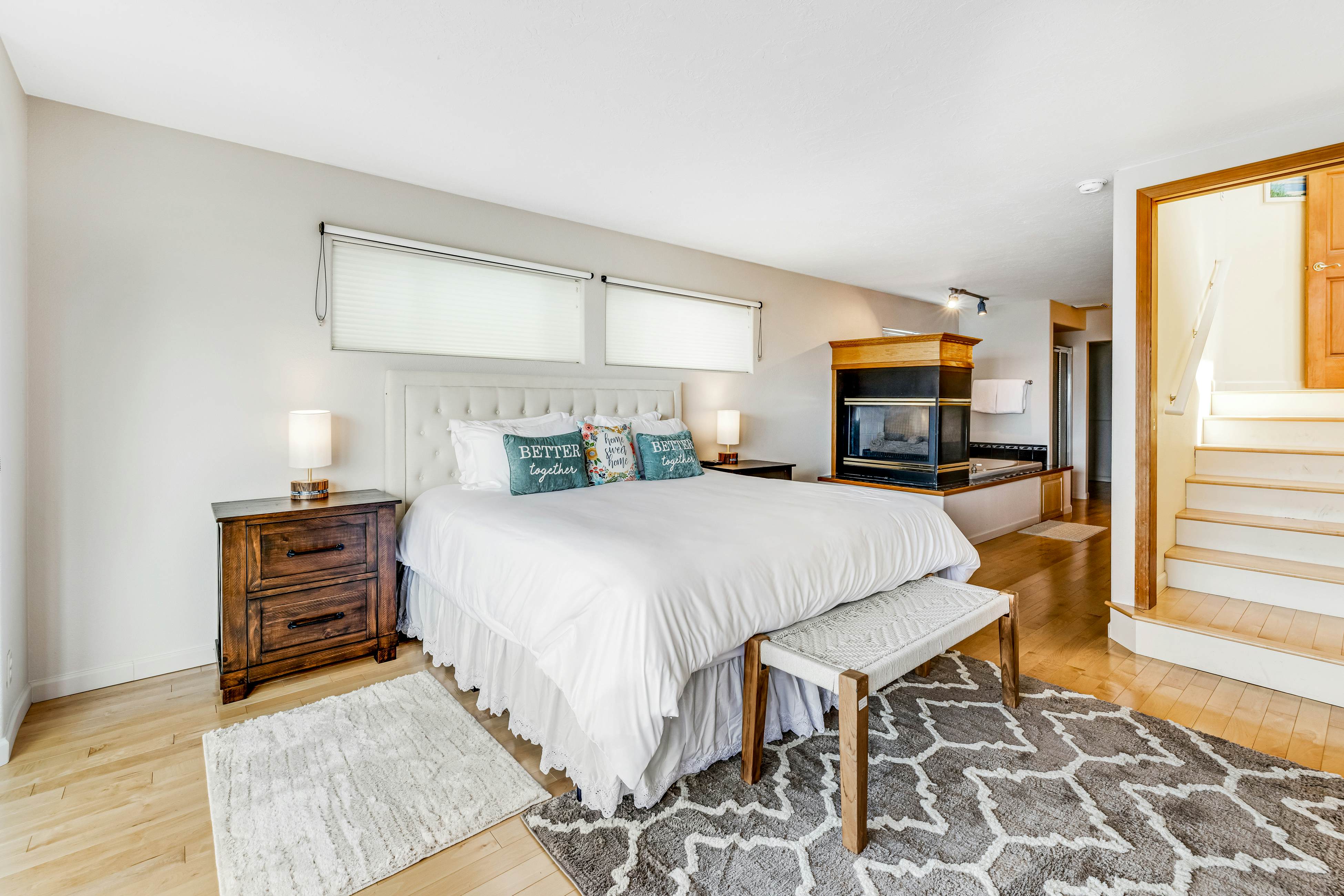 Luxury, Dog-Friendly Home w/Ocean Views, Gas Fireplace, Jetted Tub, Deck